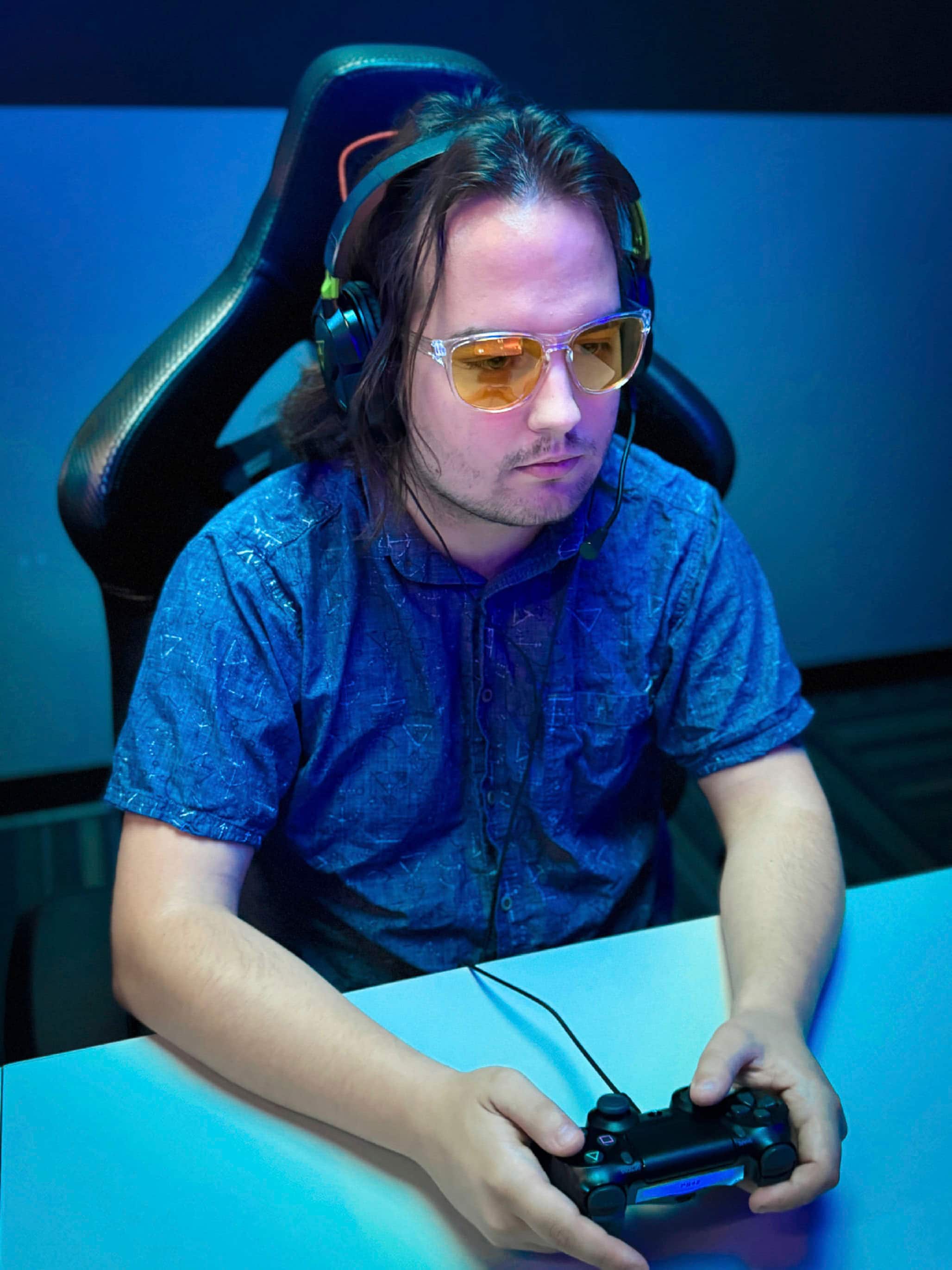 Alt View 14. Kreedom - Leviathan Gaming Glasses with Microfiber Case - Gloss Clear & Grey.