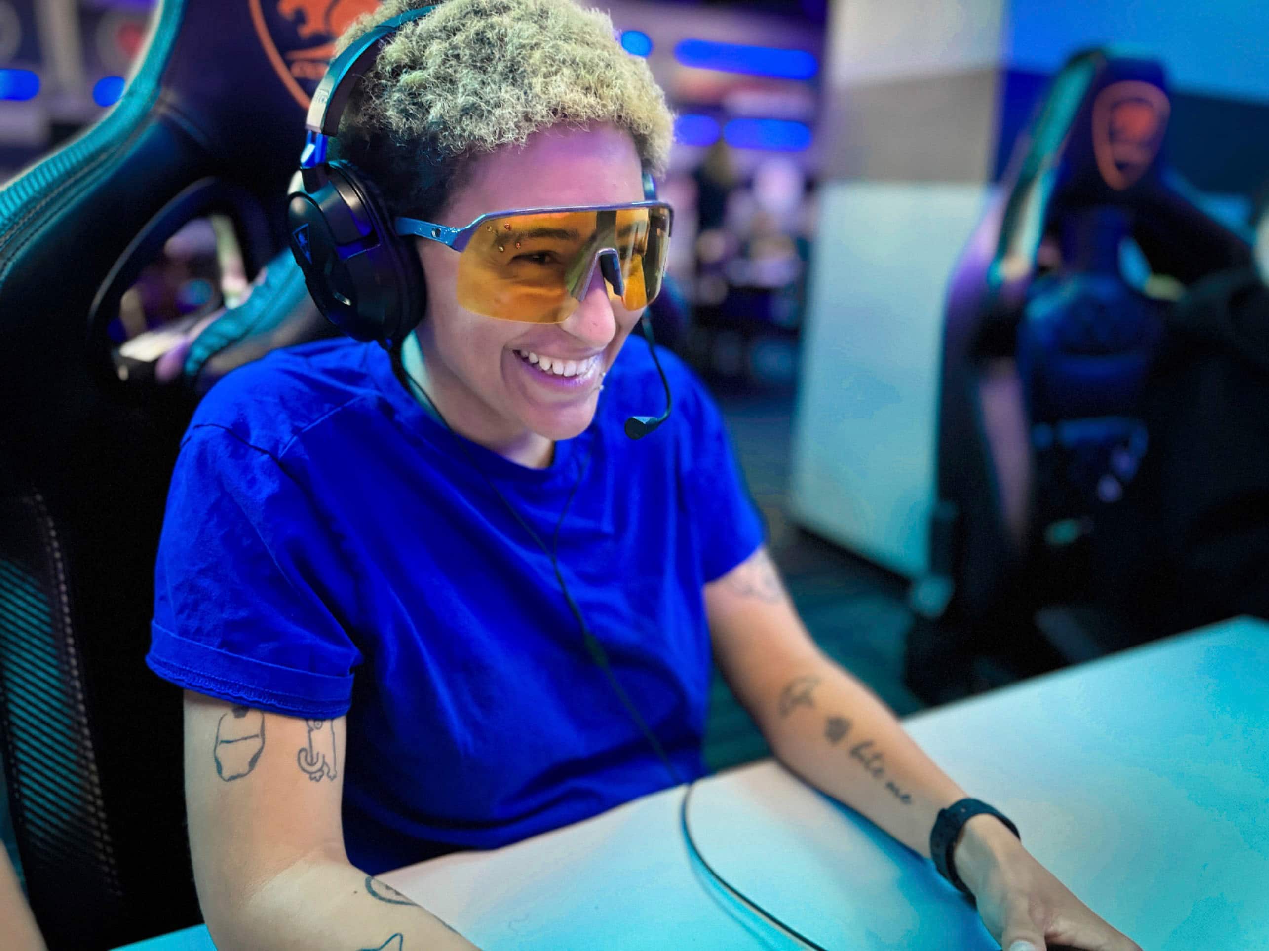 Alt View 15. Kreedom - Magnus Shield Gaming Glasses with Microfiber Case - Matte Crystal Grey & Dark Grey.