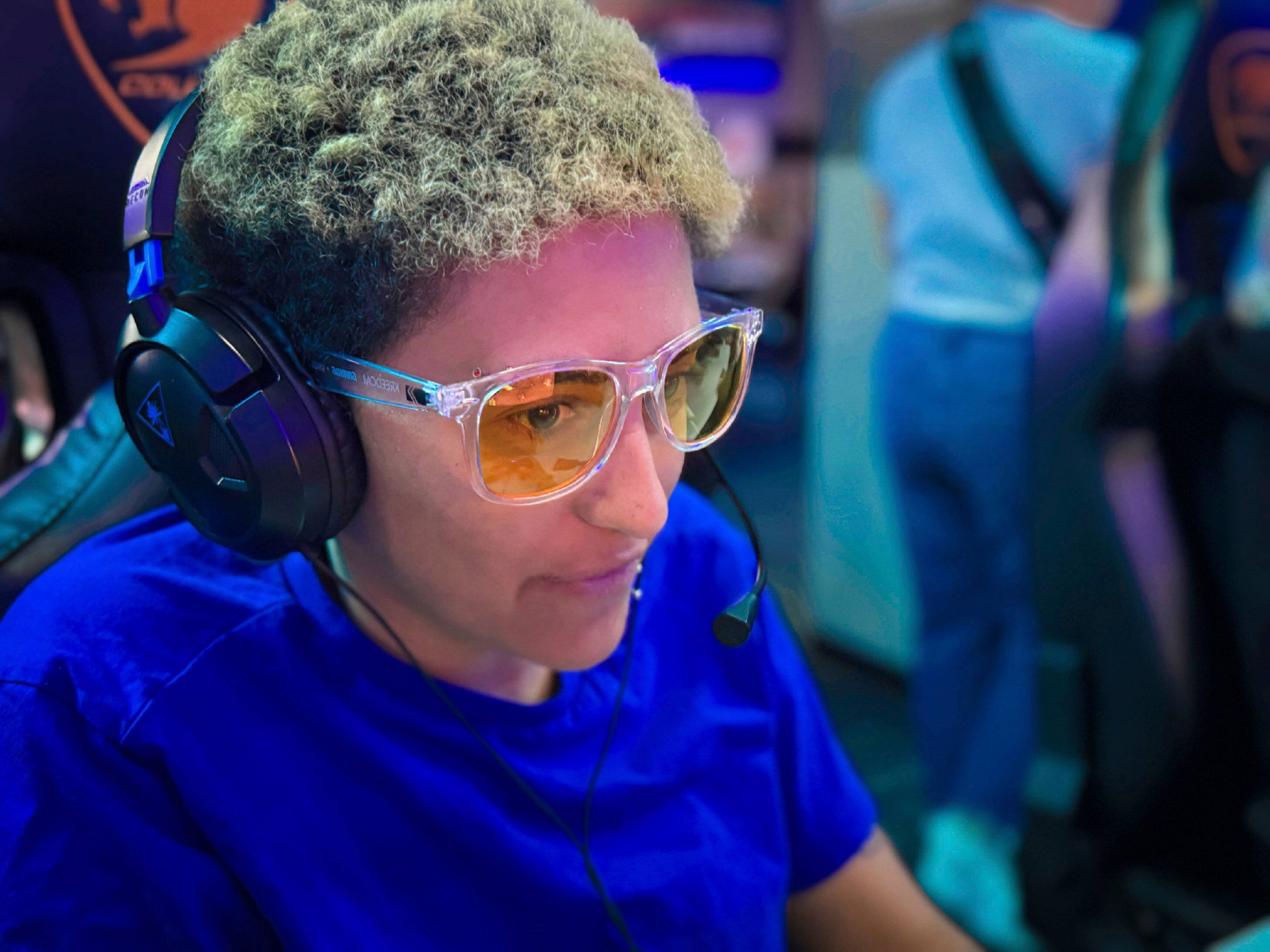 Alt View 13. Kreedom - Knox Gaming Glasses with Microfiber Case - Gloss Crystal Clear.