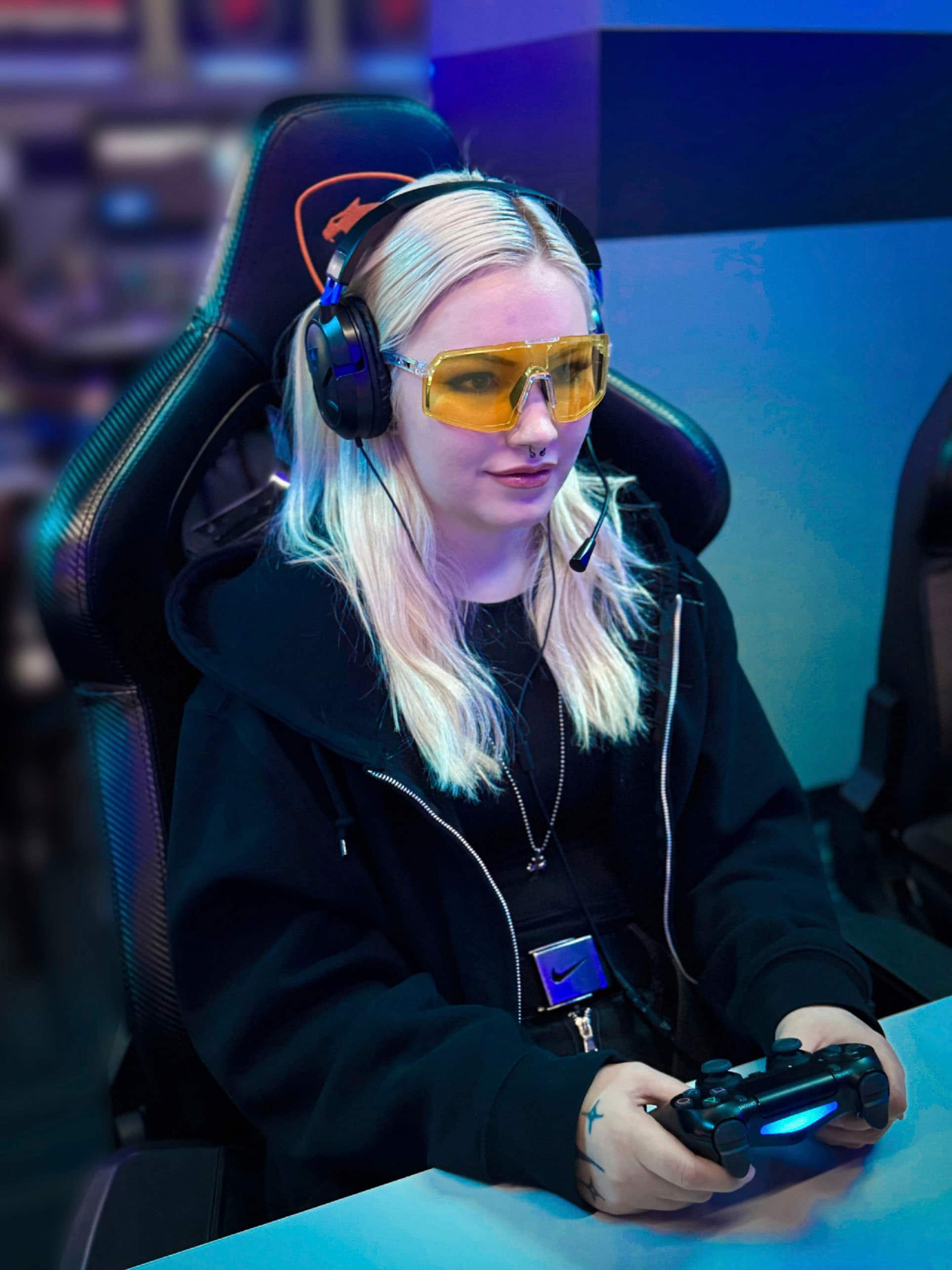 Alt View 15. Kreedom - Phoenix Shield Gaming Glasses with Microfiber Case - Gloss Crystal & Matte Dark Grey.