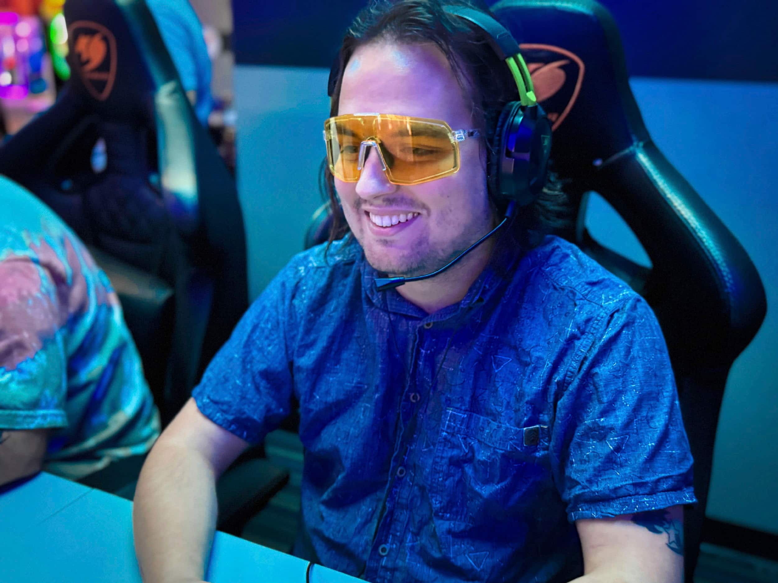 Alt View 18. Kreedom - Phoenix Shield Gaming Glasses with Microfiber Case - Gloss Crystal & Matte Dark Grey.