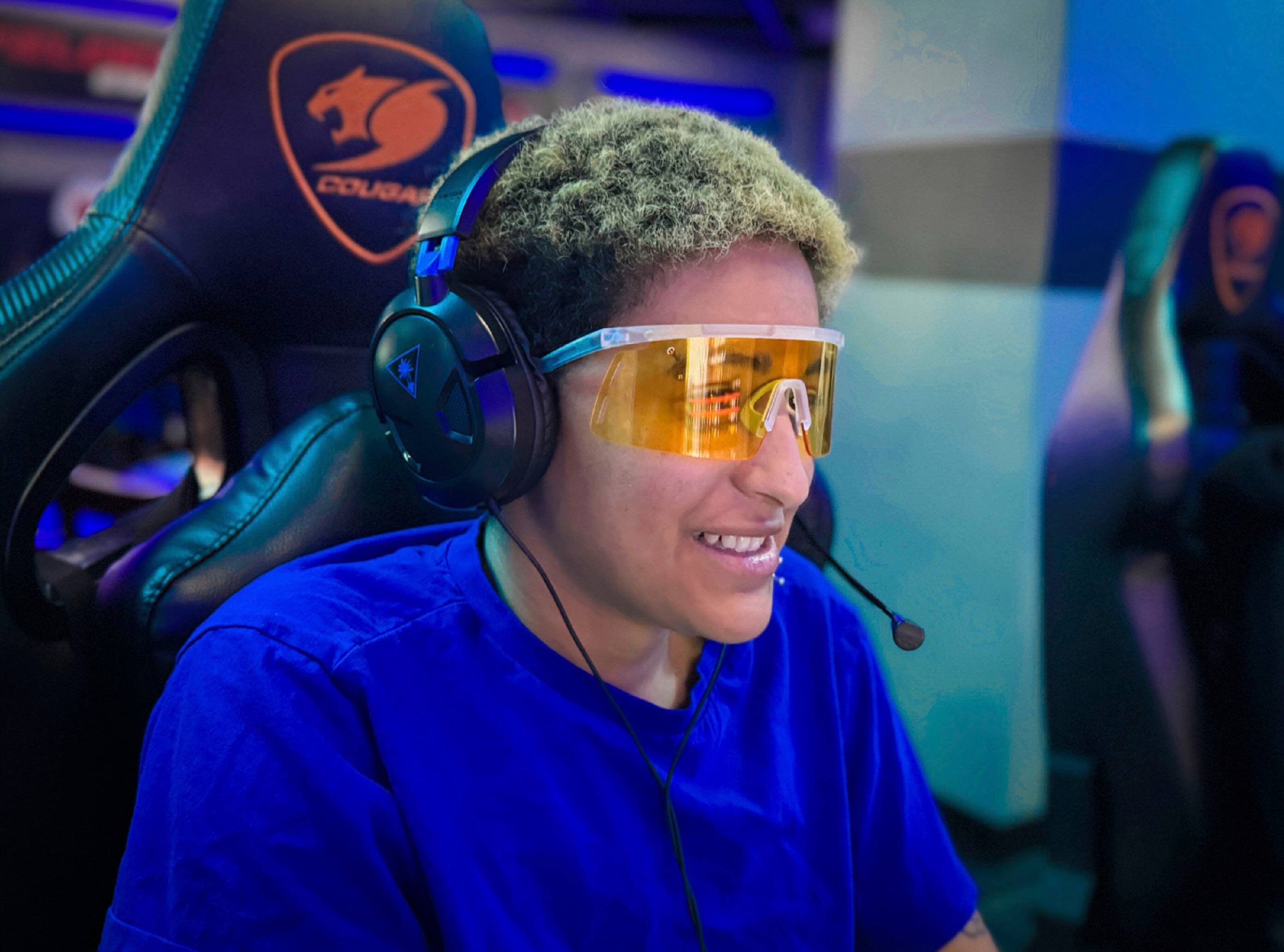 Alt View 12. Kreedom - Elite Shield Gaming Glasses with Microfiber Case - Matte Crystal & Grey.