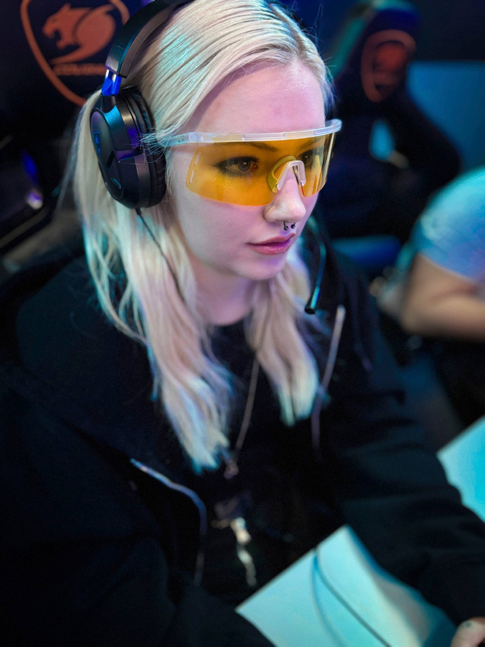 Alt View 15. Kreedom - Elite Shield Gaming Glasses with Microfiber Case - Matte Crystal & Grey.