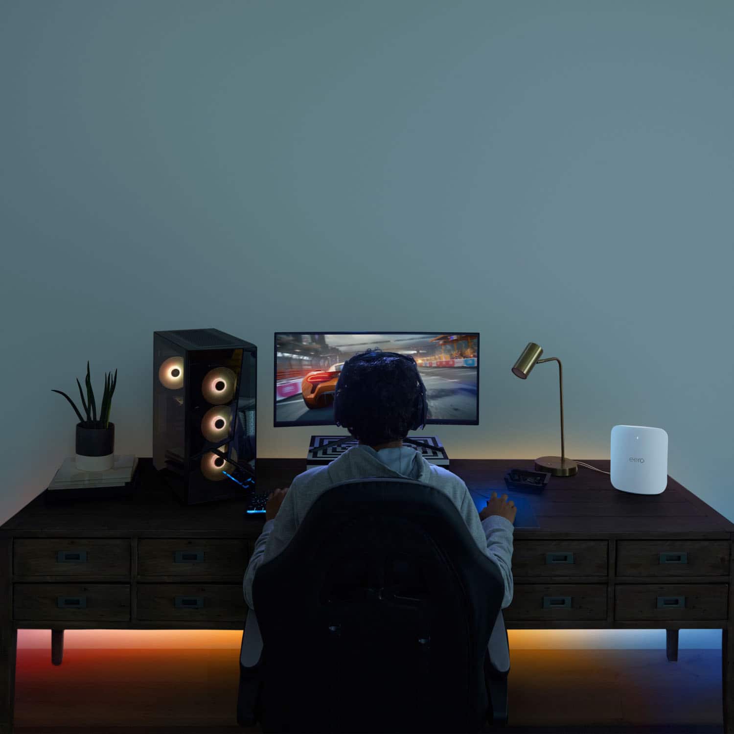 Alt View 15. eero - Max 7 BE20800 Tri-Band Mesh Wi-Fi 7 Router - White.