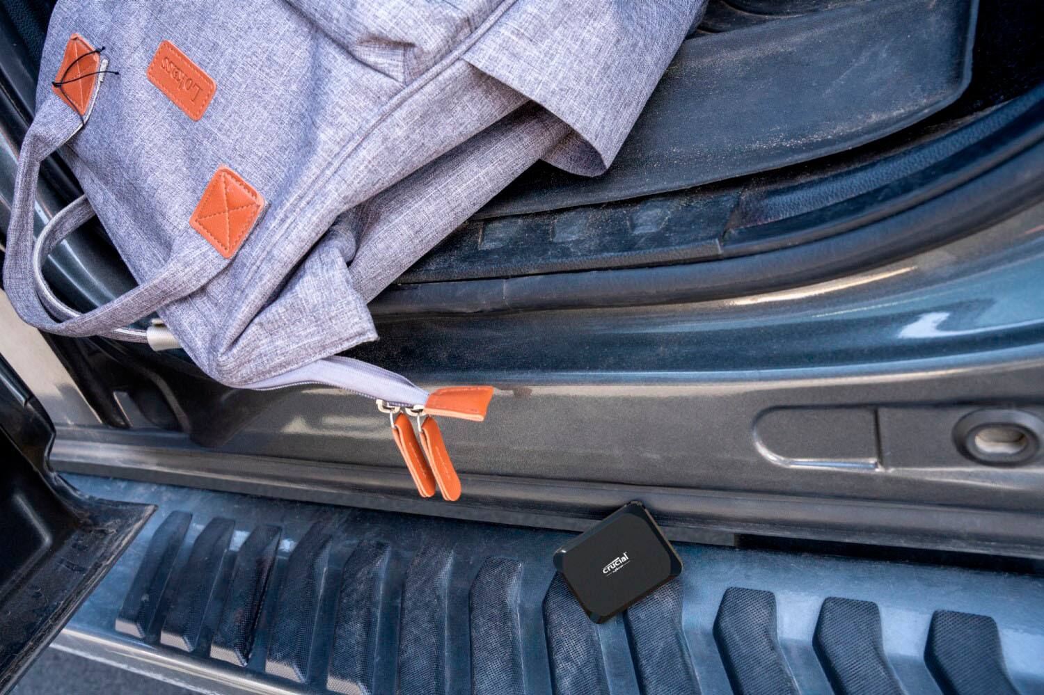 The text on the image reads: "50mm crucial 2 pcroe 65 mm Compact design 65x50 mm with USB cable included."