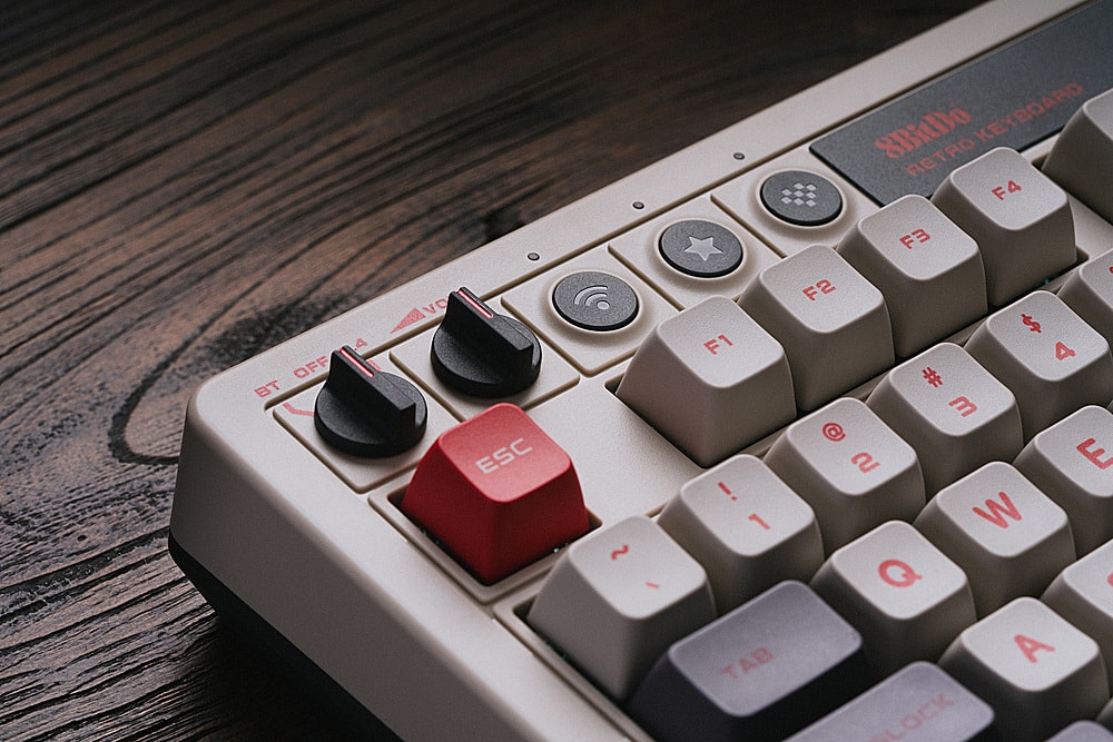 Alt View 24. 8BitDo - Retro Mechanical Keyboard - N Edition.