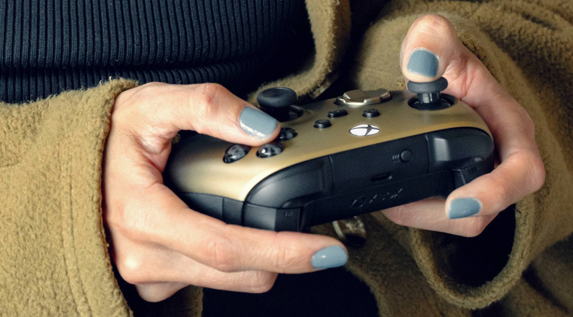 Alt View 17. Microsoft - Xbox Wireless Controller for Xbox Series X, Xbox Series S, Xbox One, Windows Devices - Gold Shadow Special Edition.