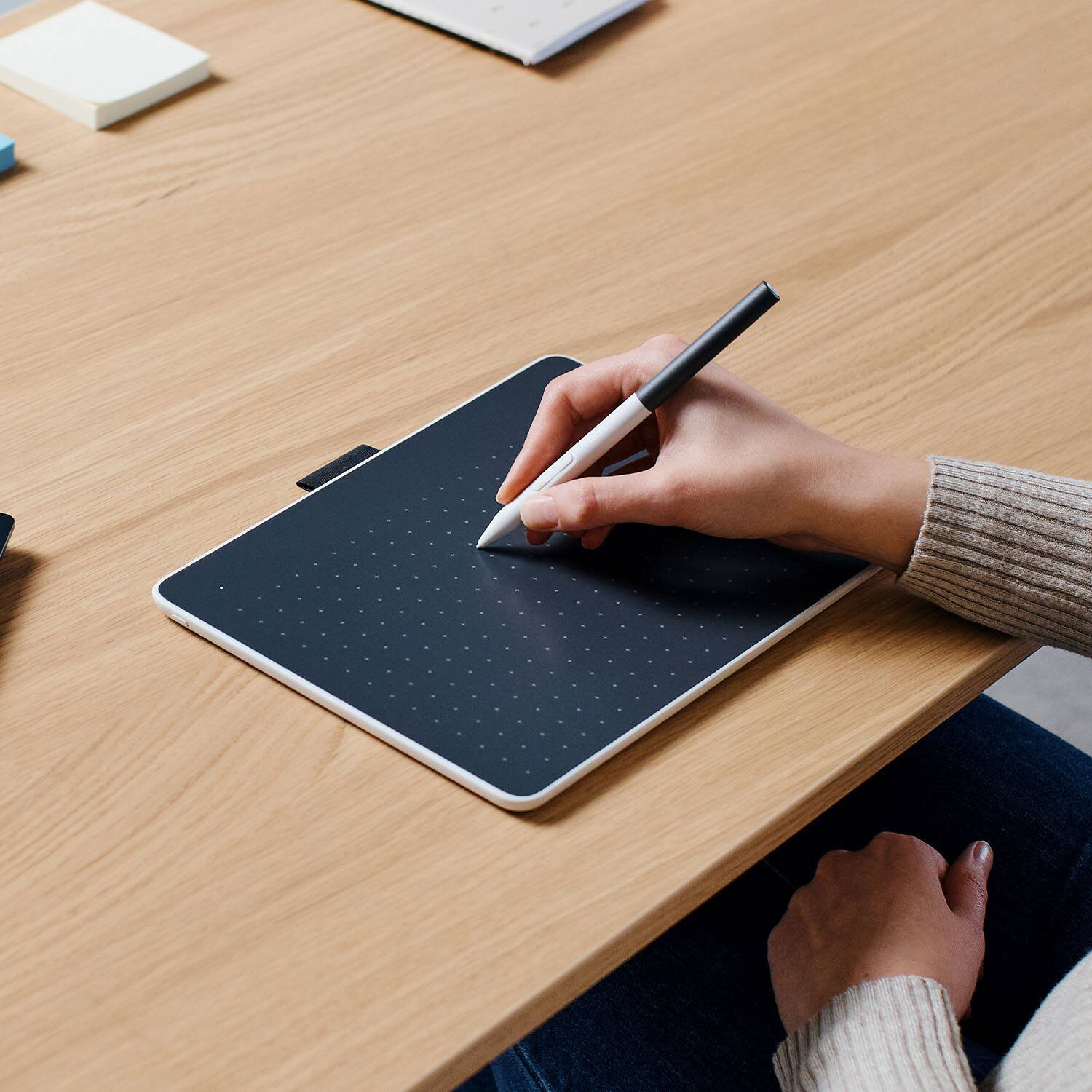 Alt View 1. Wacom - One Medium 9.9" x 7.1" Bluetooth Graphics Drawing Tablet - White.