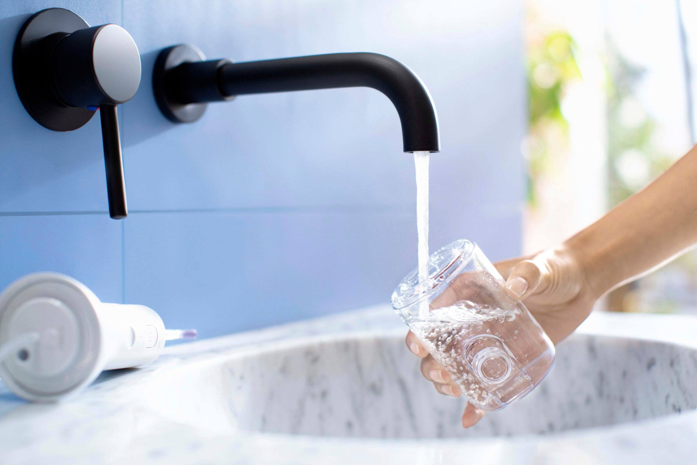 Alt View 15. Philips Sonicare - Philips Sonicare Cordless Power Flosser 3000 - White.