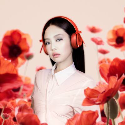 ヘッドホン Beats Solo 4 - JENNIE Special Edition Beats Solo 4 – JENNIE Special Edition – Ruby Red - Apple