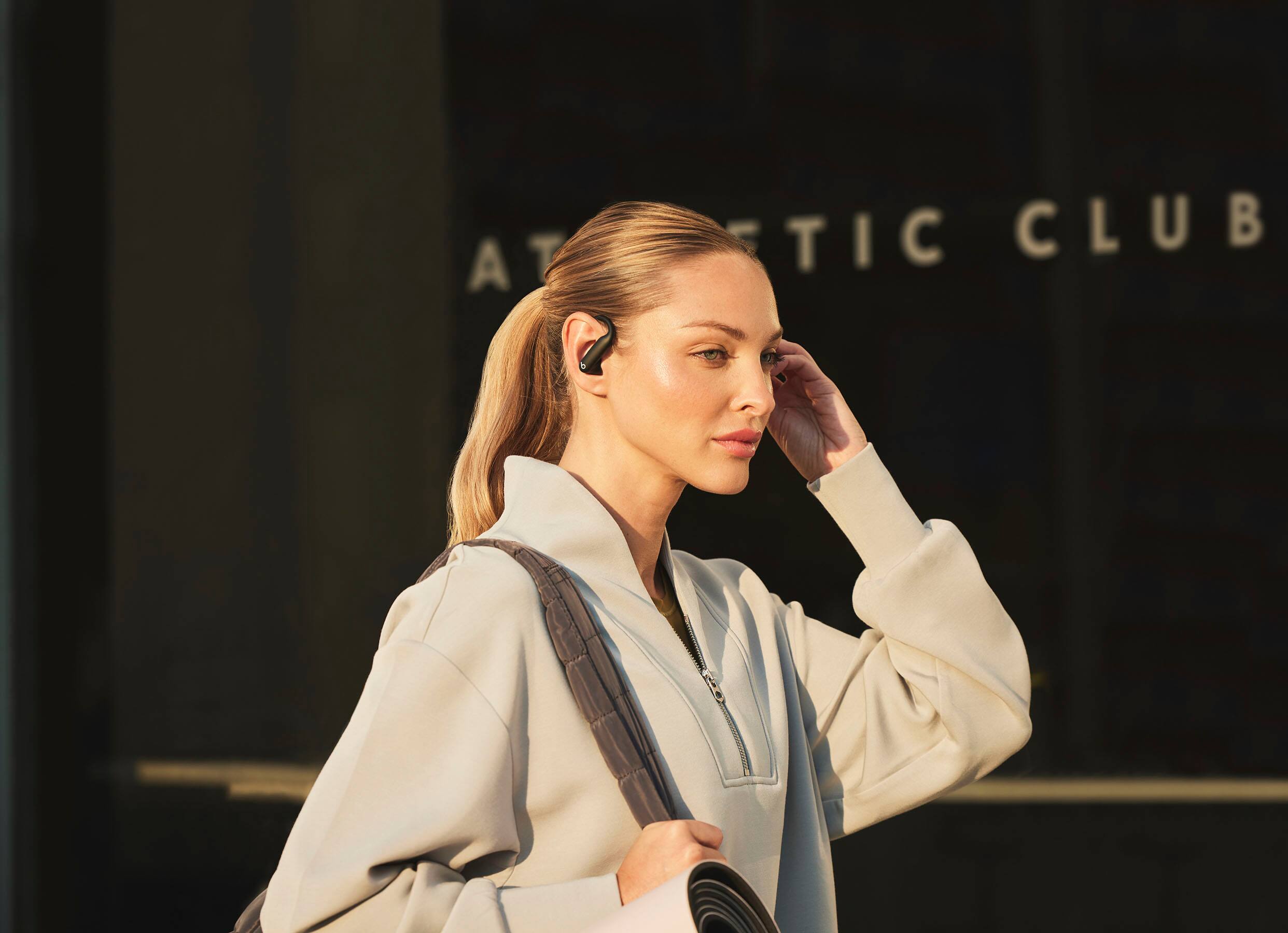 Alt View 17. Beats - Powerbeats Pro 2 True Wireless Active Noise Canceling  Earbuds - Jet Black.