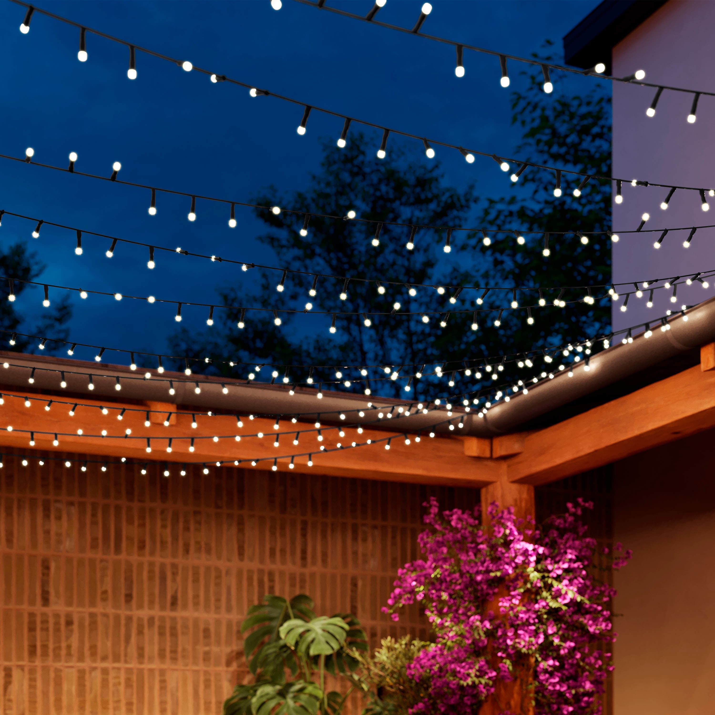 Alt View 11. Philips - Hue Festavia 130-Foot 500-LED Smart String Lights - White and Color Ambiance.