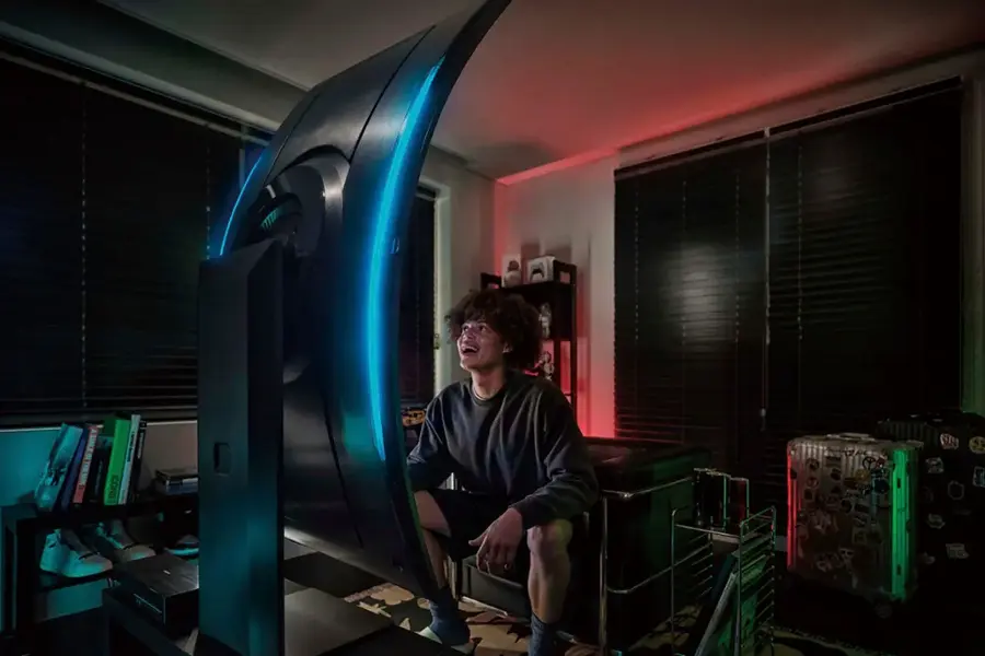 Alt View 25. Samsung - Odyssey Ark 2nd Gen. 55" Curved 4K UHD Quantum Mini-LED FreeSync Prem Pro 1ms GTG Gaming Screen - Black.