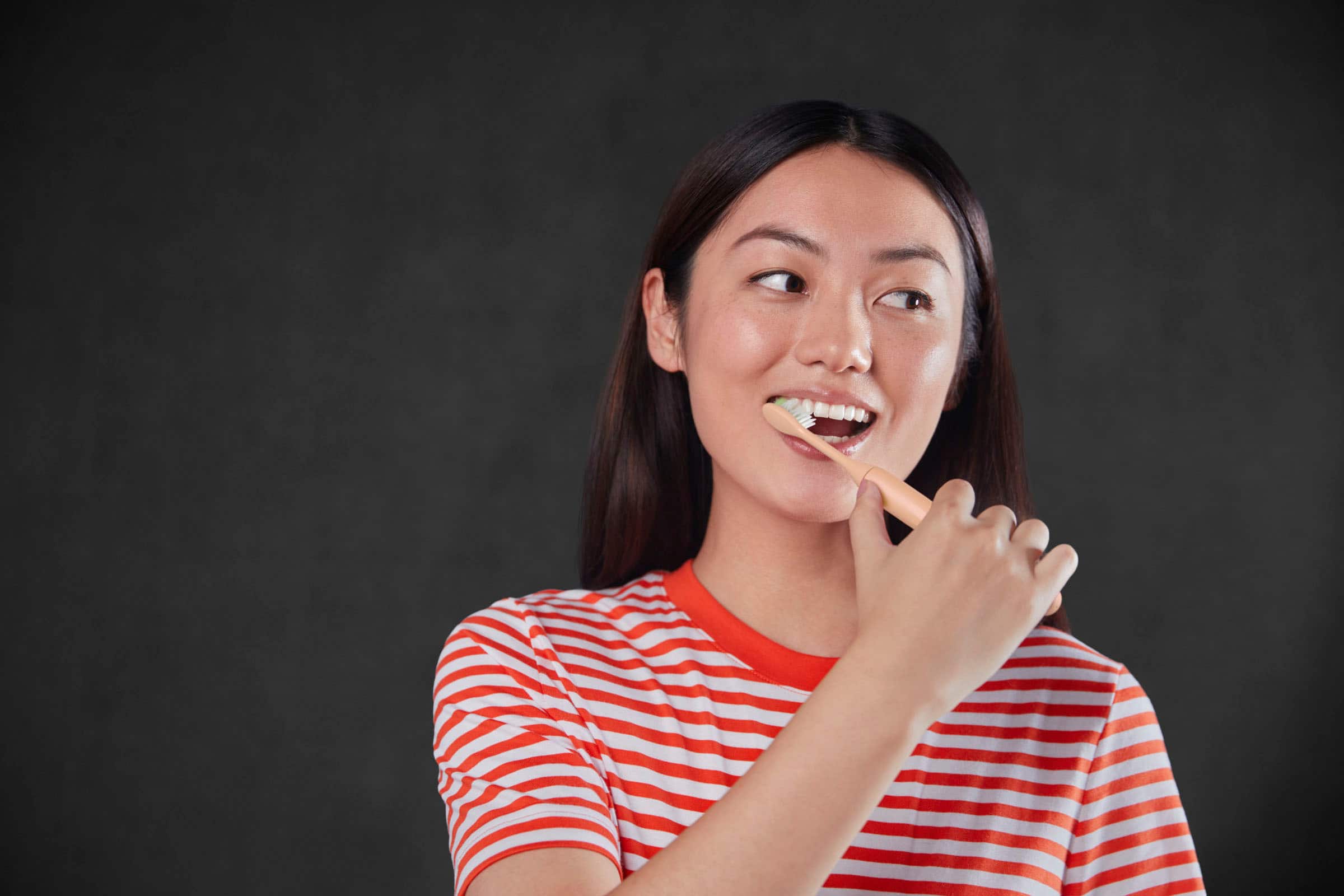 Alt View 14. Philips - Philips One by Sonicare Rechargeable Toothbrush - Shimmer.