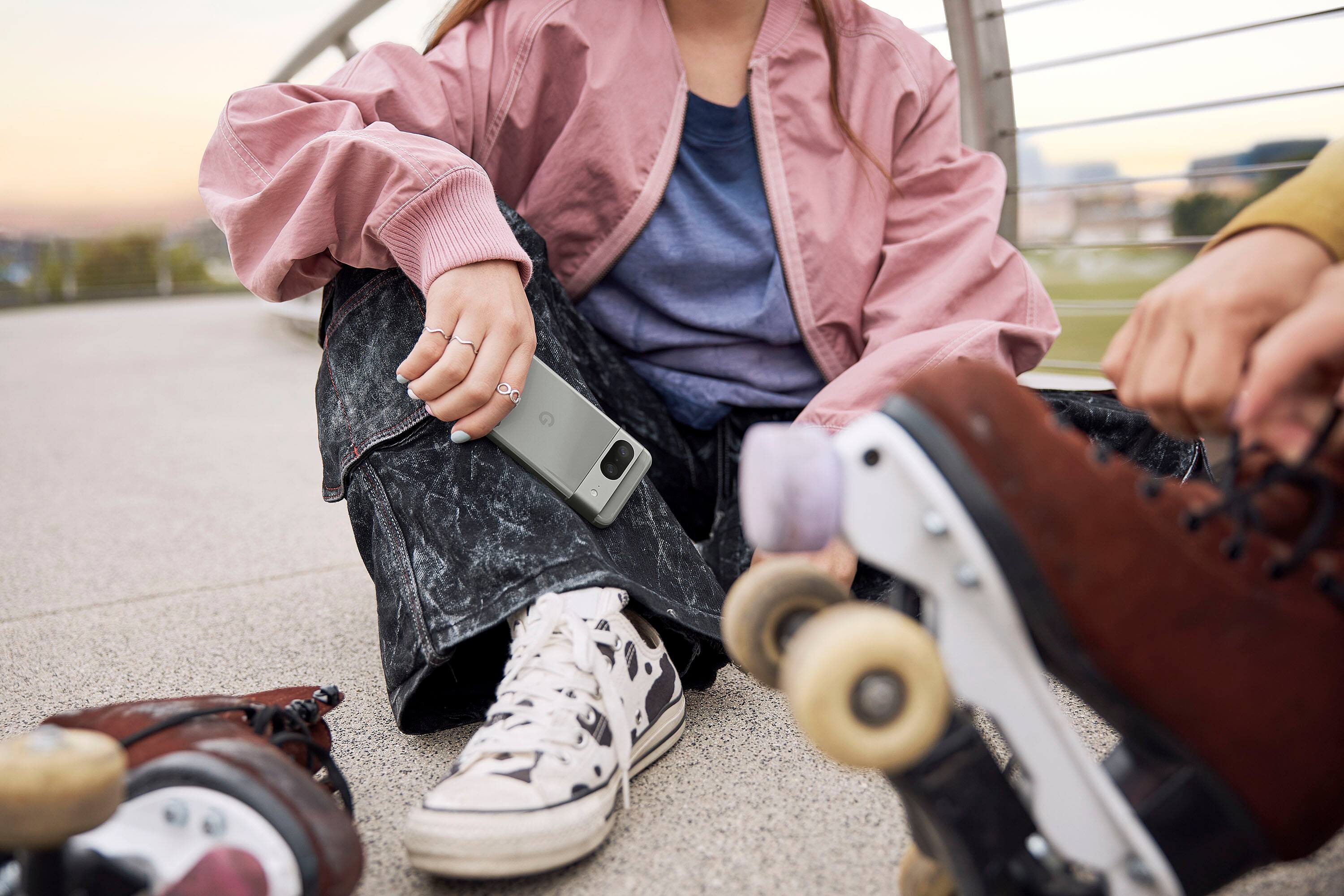 Alt View 14. Google - Pixel 8 128GB (Unlocked) - Hazel.