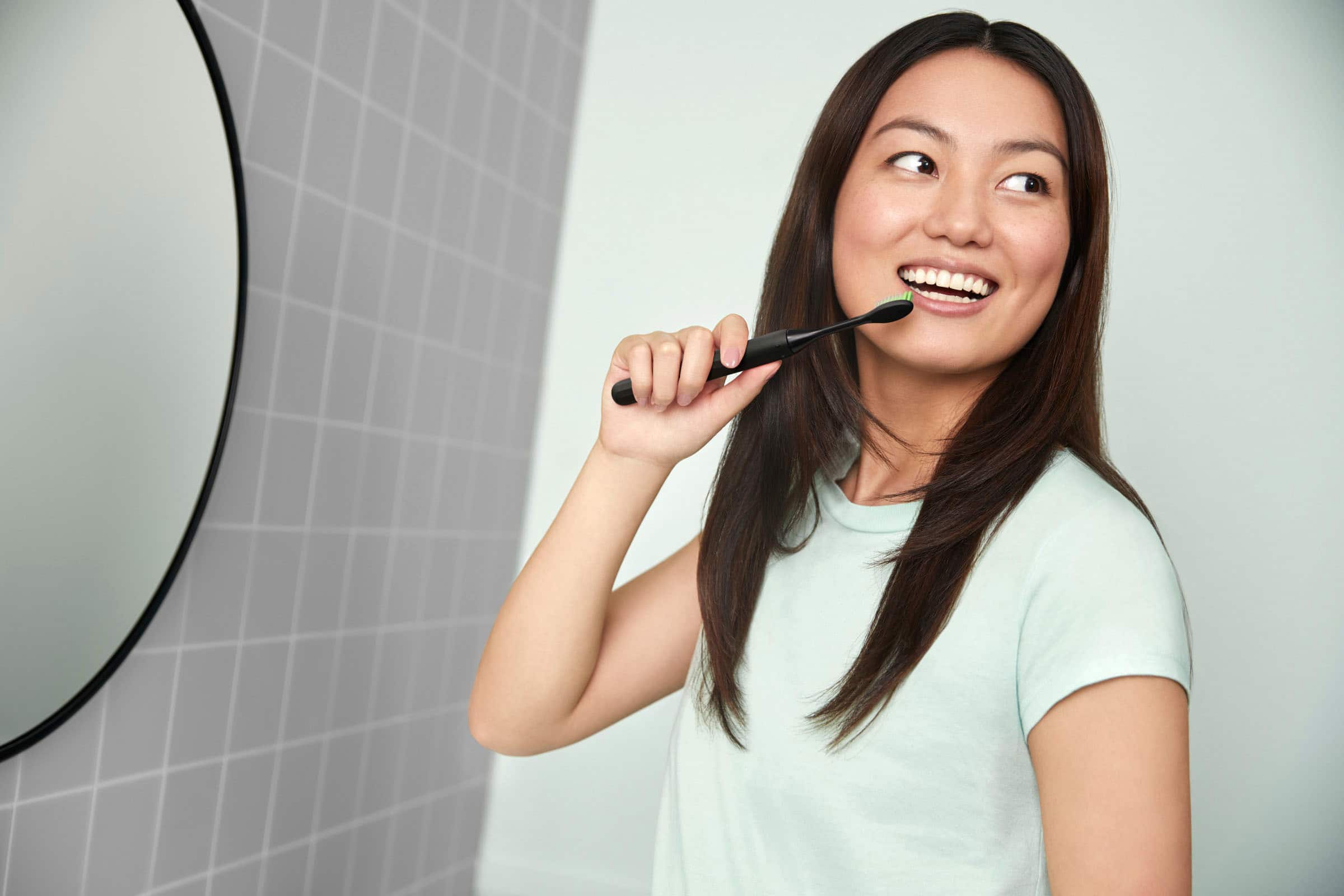 Alt View 12. Philips - Philips One by Sonicare Rechargeable Toothbrush - Shadow Black.