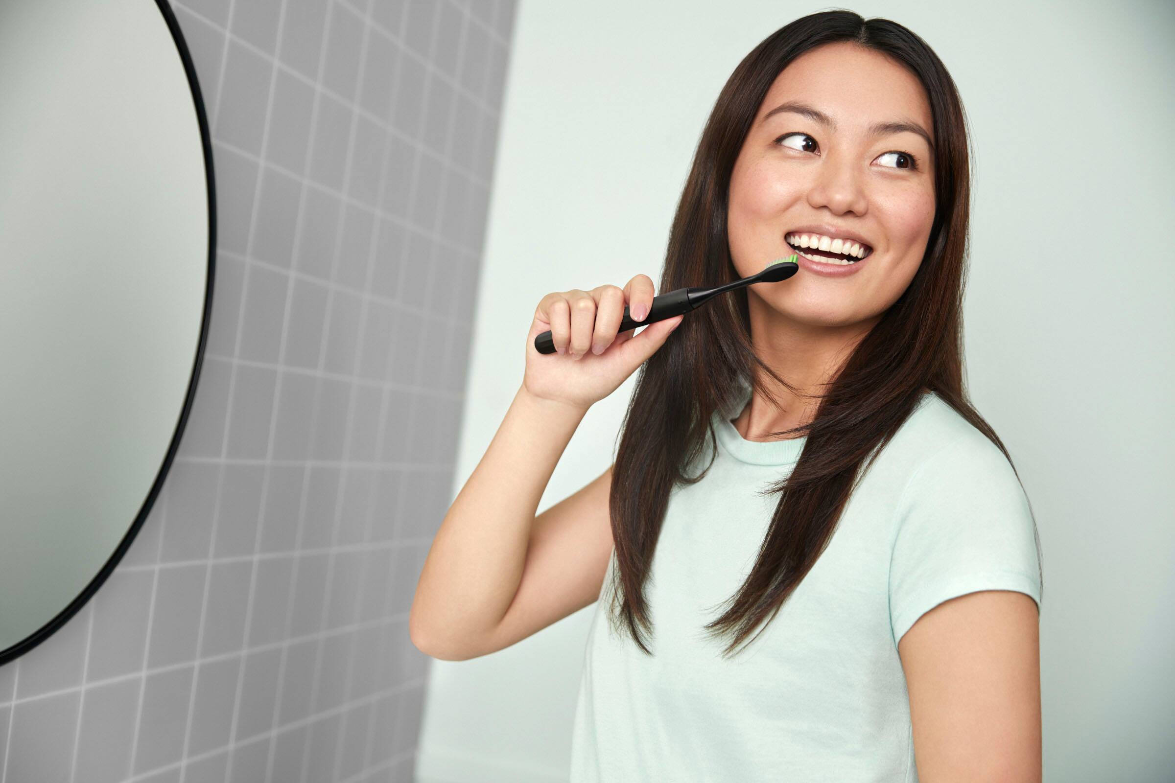 Alt View 12. Philips - Philips One by Sonicare Rechargeable Toothbrush - Shadow Black.