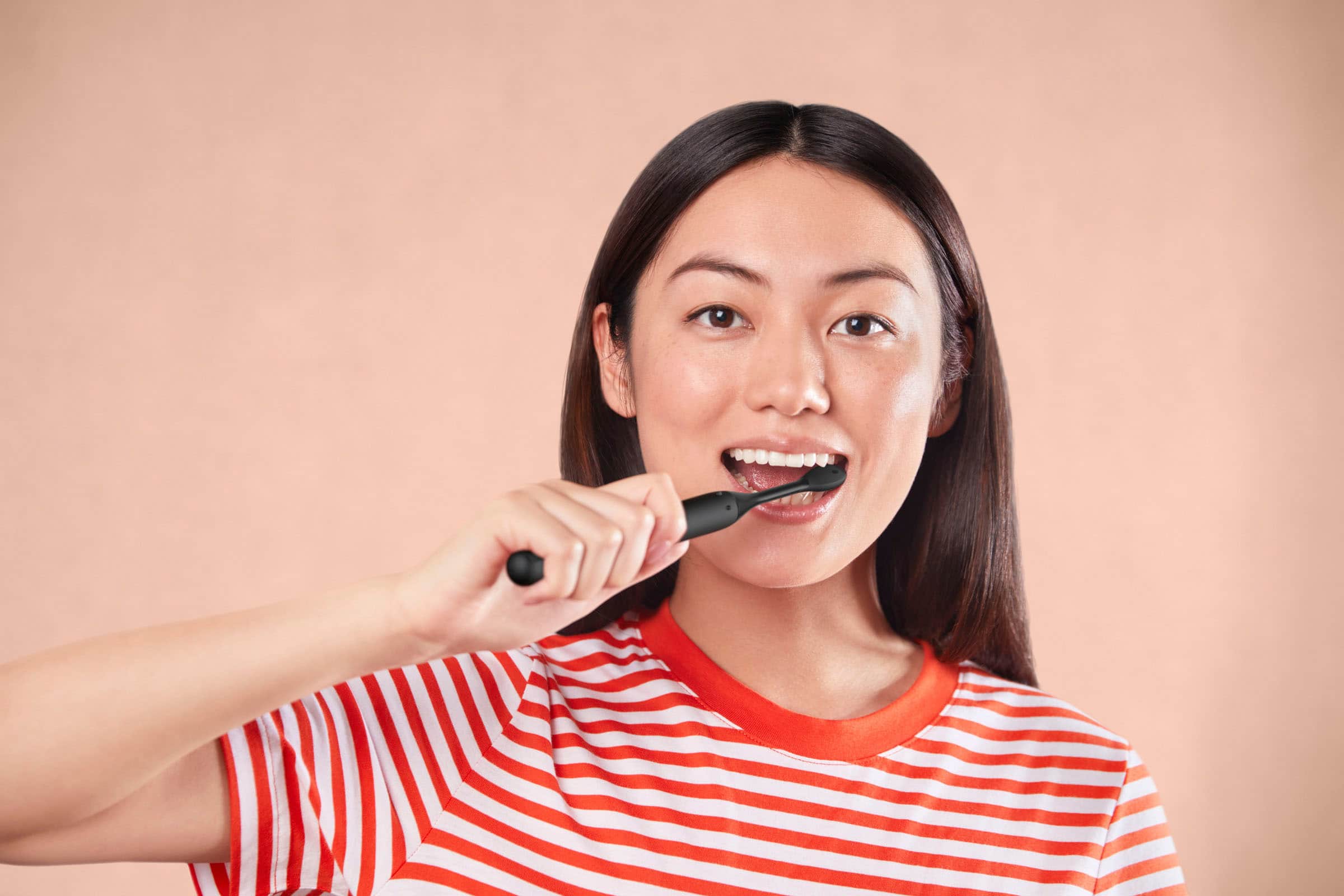 Alt View 14. Philips - Philips One by Sonicare Rechargeable Toothbrush - Shadow Black.