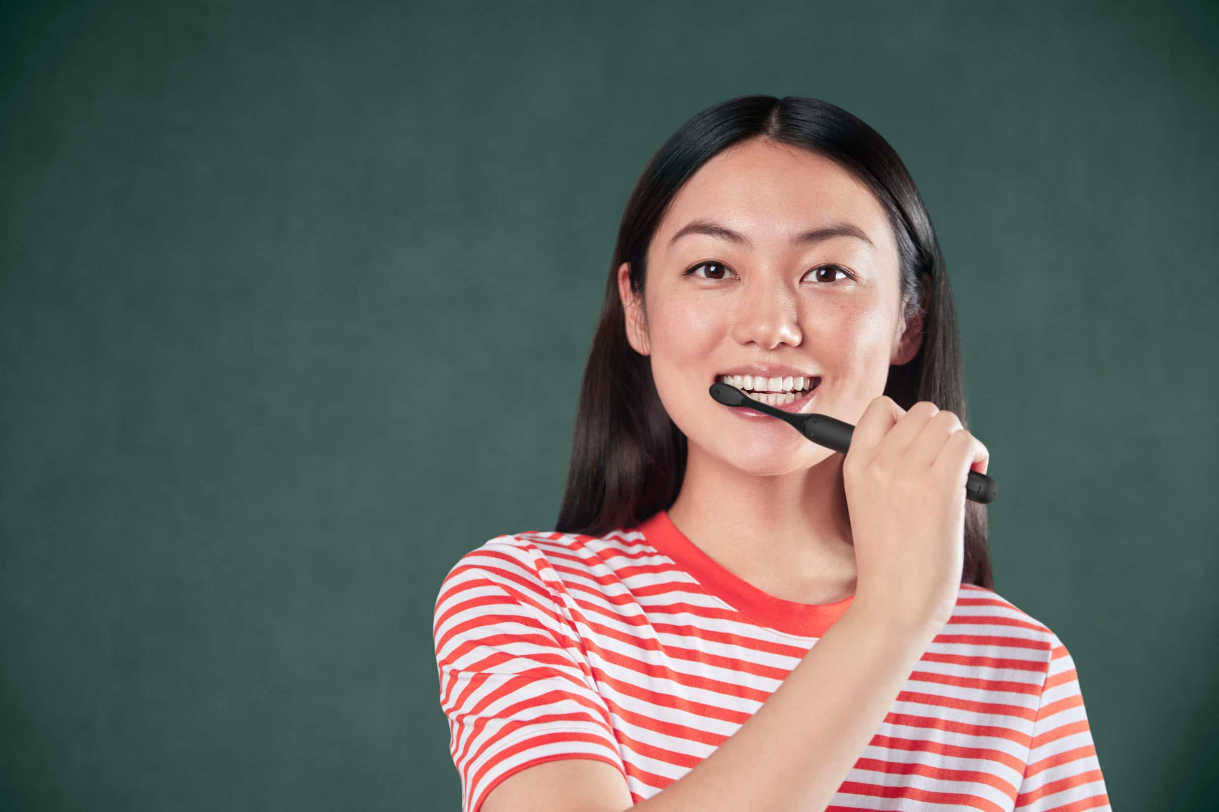 Alt View 16. Philips - Philips One by Sonicare Rechargeable Toothbrush - Shadow Black.