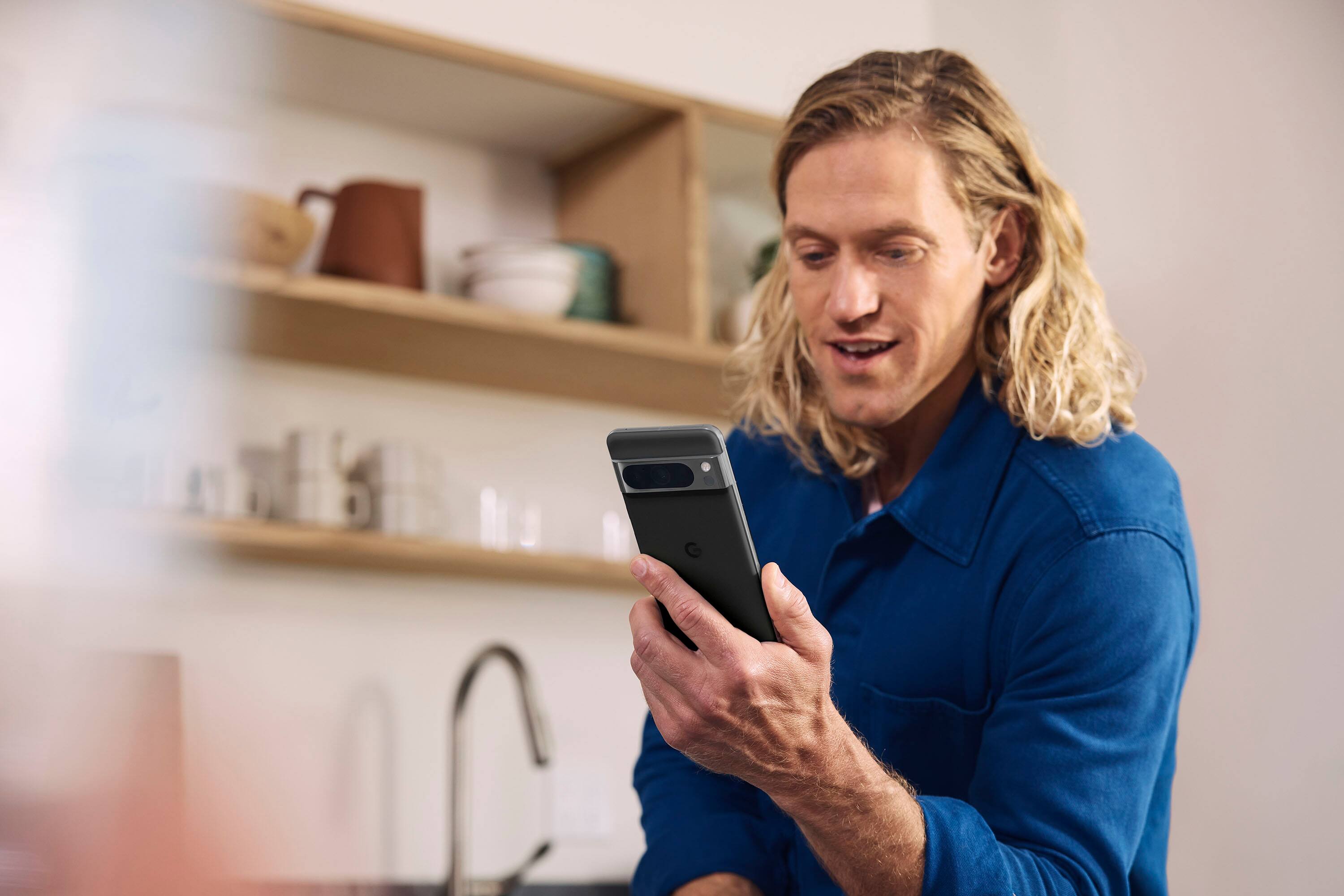 Alt View 15. Google - Pixel 8 Pro 256GB (Unlocked) - Obsidian.