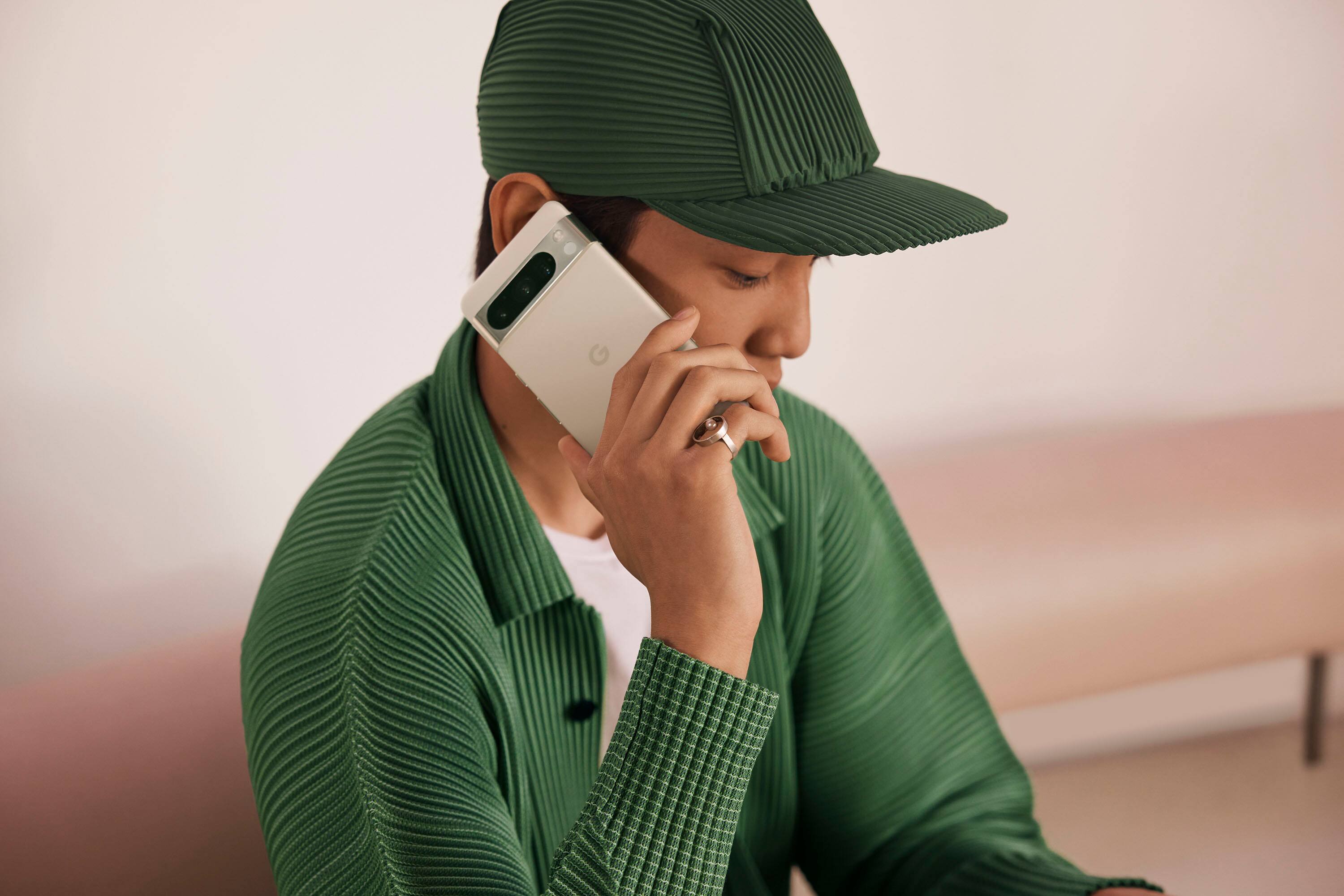 Alt View 14. Google - Pixel 8 Pro 256GB (Unlocked) - Porcelain.