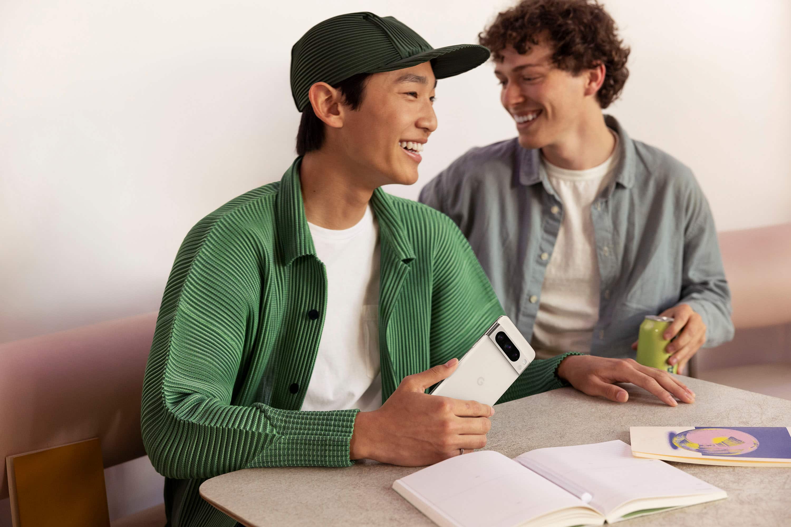 Alt View 15. Google - Pixel 8 Pro 256GB (Unlocked) - Porcelain.