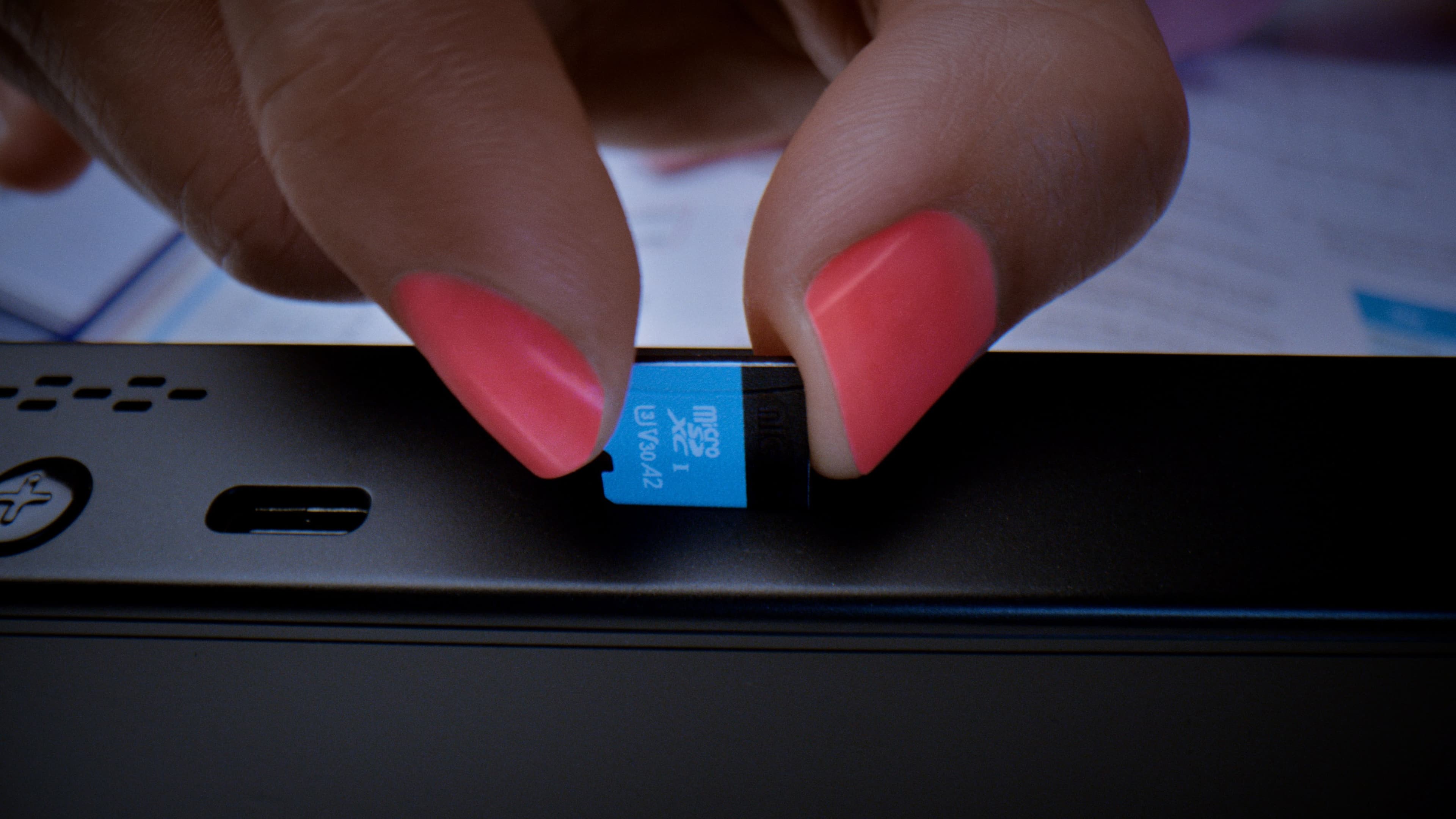 Alt View 26. Lenovo - Legion Go 8.8" 144Hz WQXGA Gaming Handheld - AMD Ryzen Z1 Extreme - 16GB with 1 TB SSD - Shadow Black.