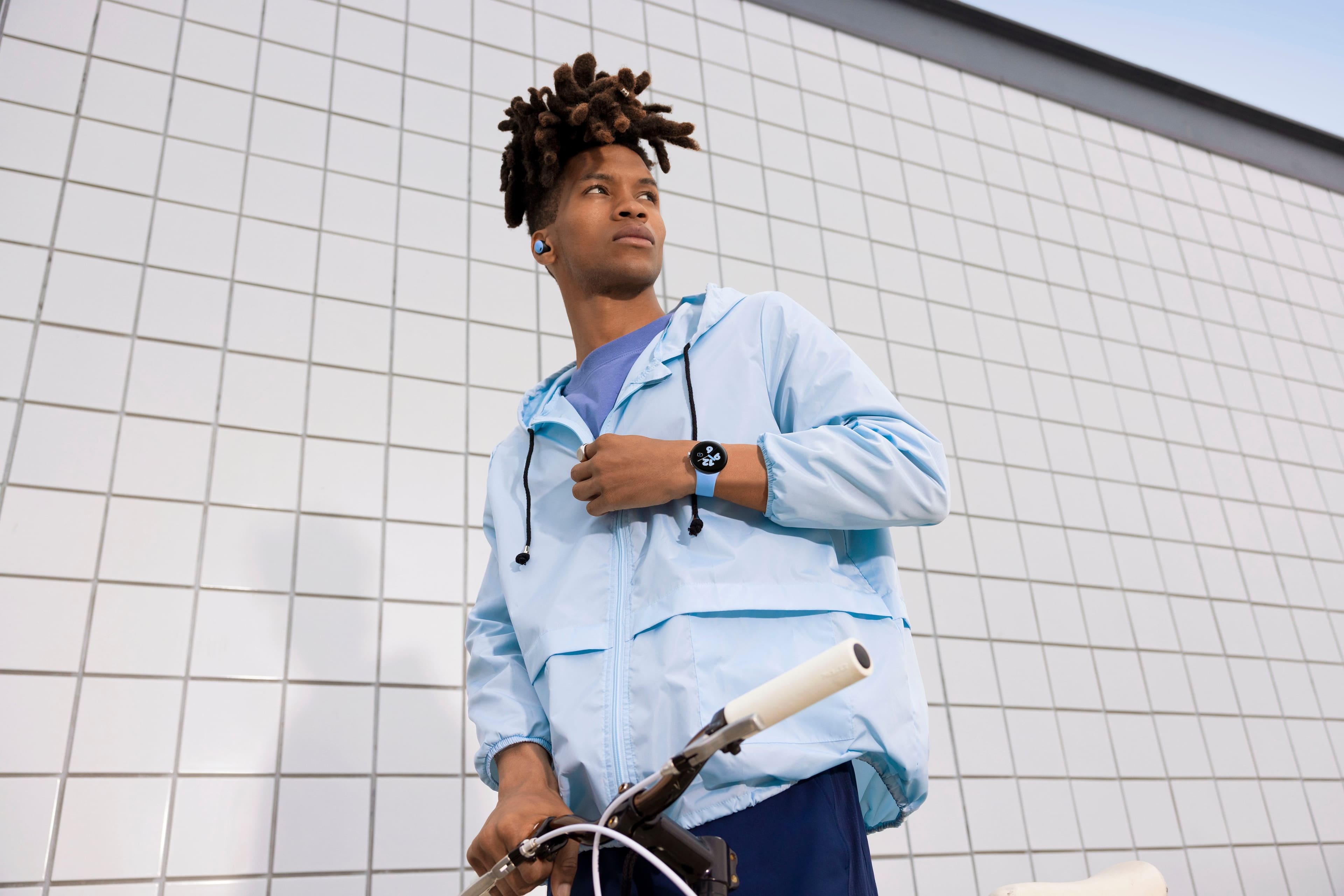 Alt View 2. Google - Pixel Watch 2 Polished Silver Smartwatch with Bay Active Band LTE - Polished Silver.