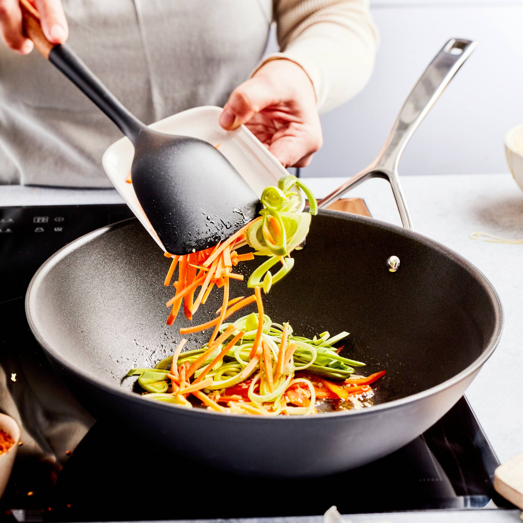 Alt View 5. Demeyere - Demeyere AluPro 3.2-qt Aluminum Nonstick Perfect Pan - Black.