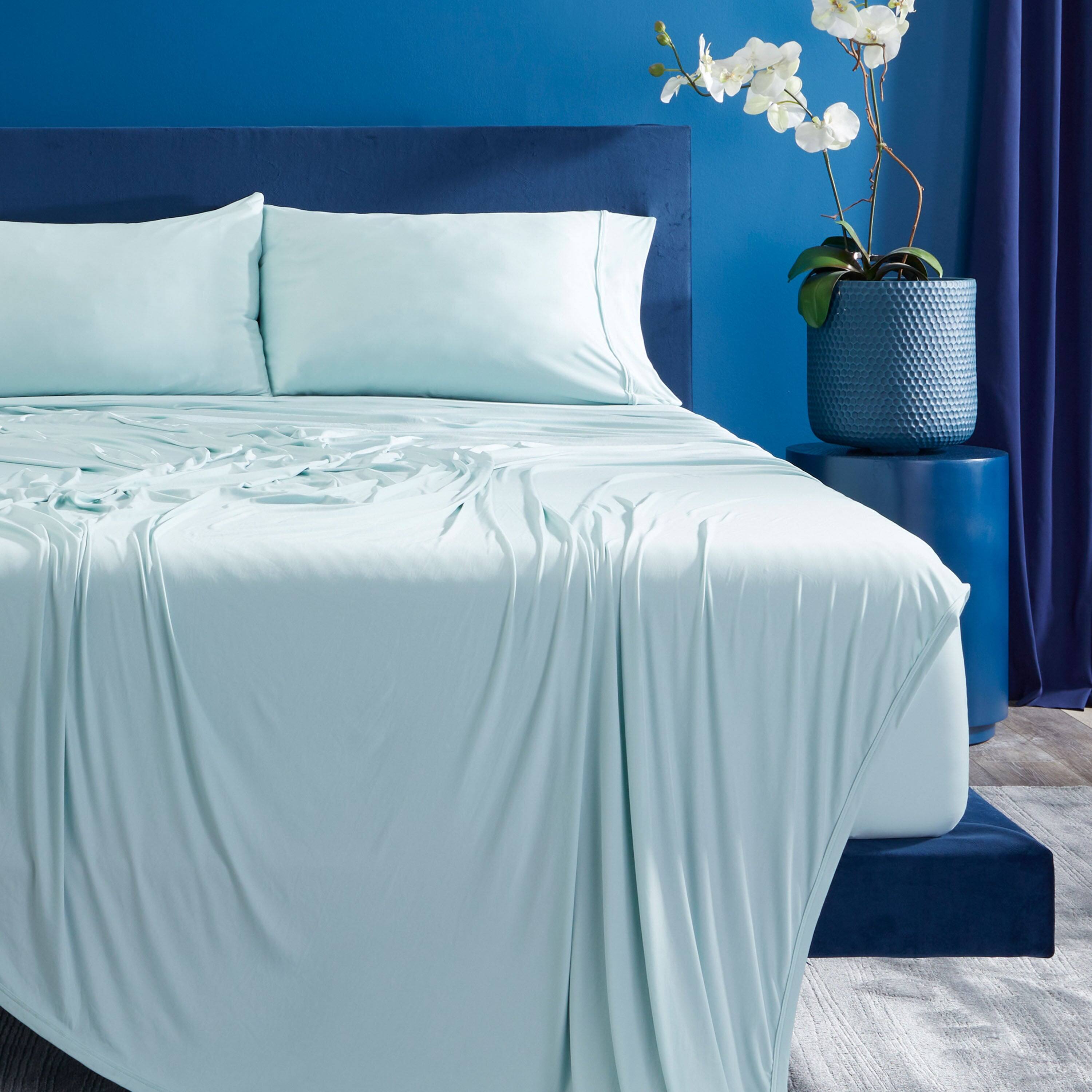 Angle. Bedgear - Ver-Tex Performance® Sheet Set - Misty Blue, King/California king - misty-blue.