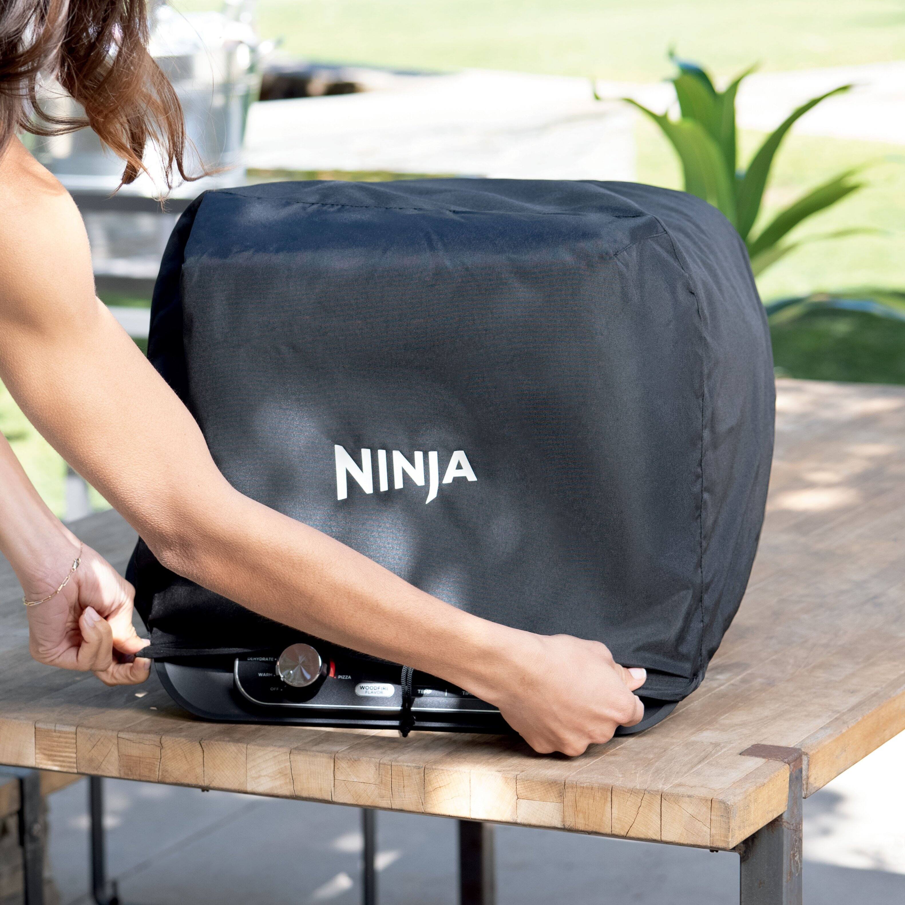 Left. Ninja - Woodfire Premium Outdoor Oven Cover, Compatible with OO100 Series - Black.