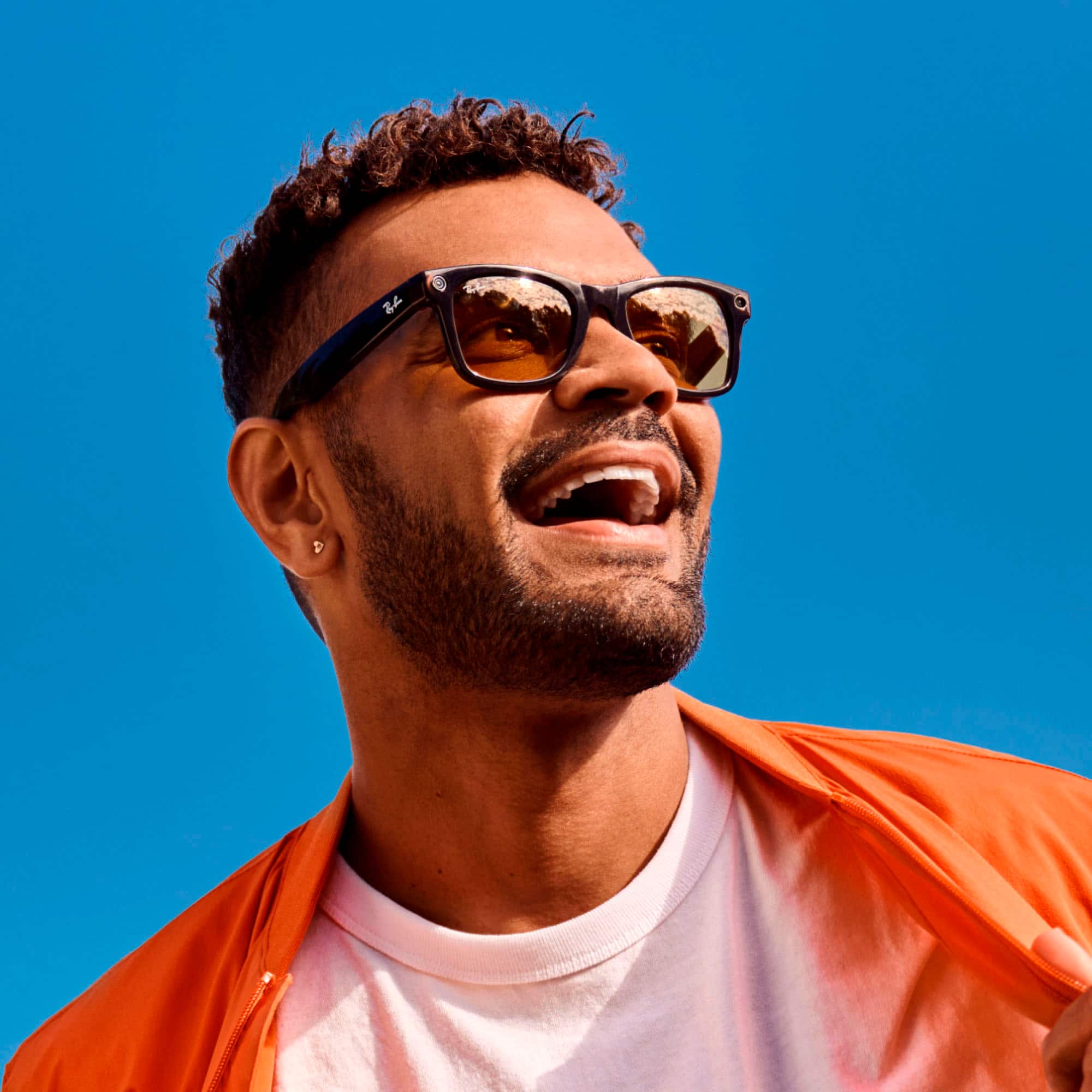 Alt View 22. Ray-Ban Meta - Wayfarer Smart Glasses with Meta AI, Audio, Photo, Video Compatibility - Clear to Green Transitions Lenses - Matte Black.