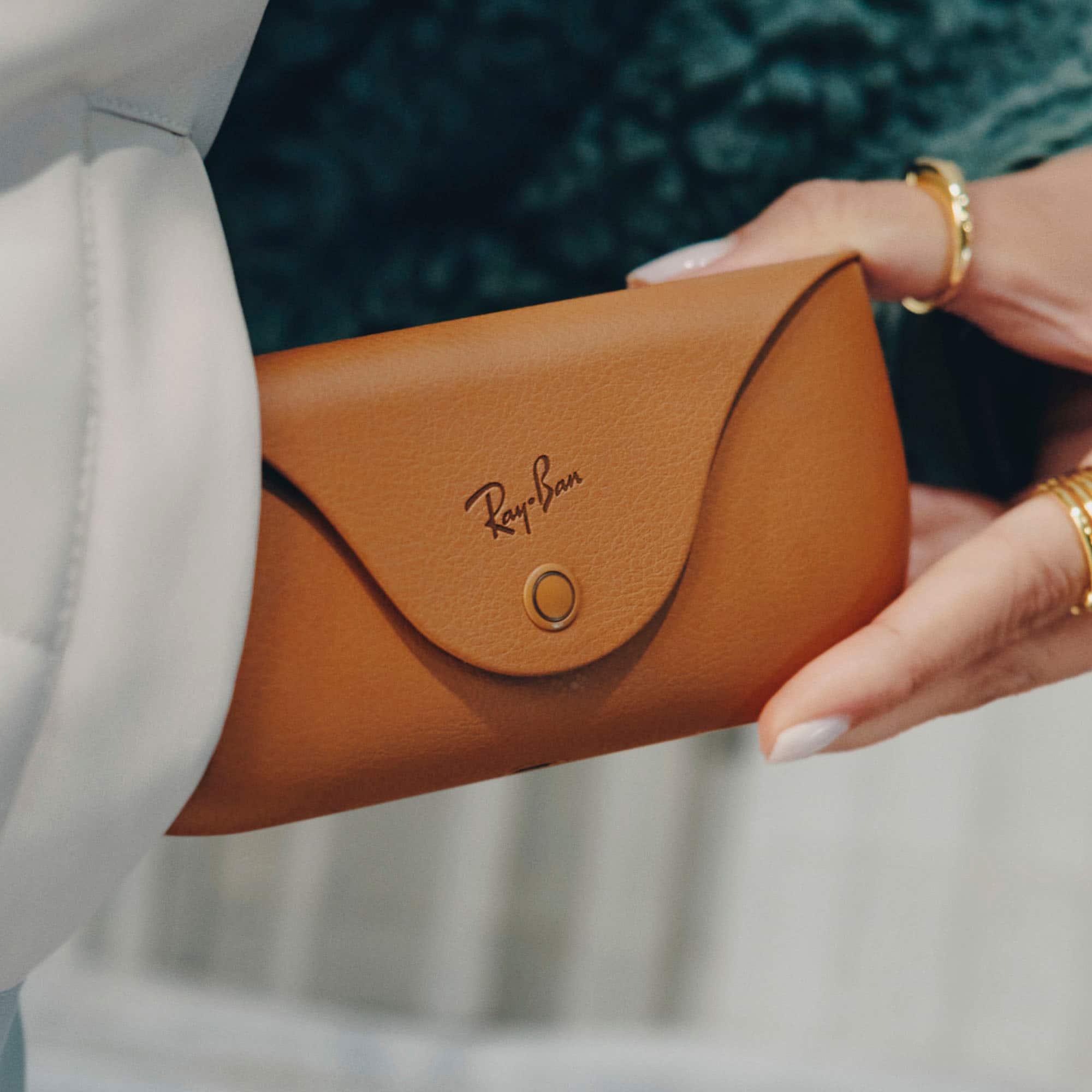 Alt View 19. Ray-Ban Meta - Wayfarer Large Smart Glasses with Meta AI, Audio, Photo, Video Compatibility - Clear to Green Transitions Lenses - Matte Black.