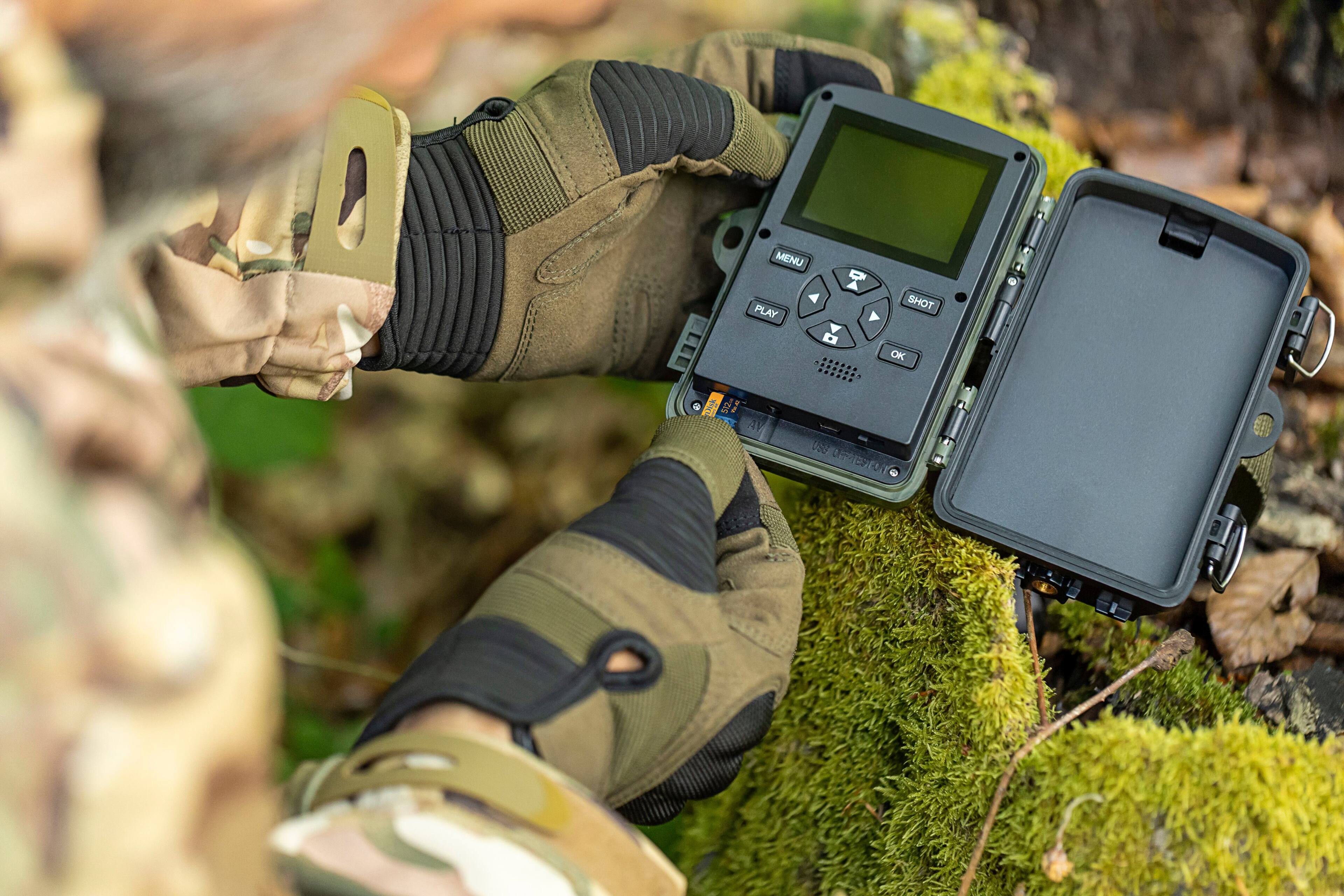 Alt View 13. SanDisk - Outdoors 4K 256GB microSDXC UHS-I Memory Card with SD Adapter - orange.