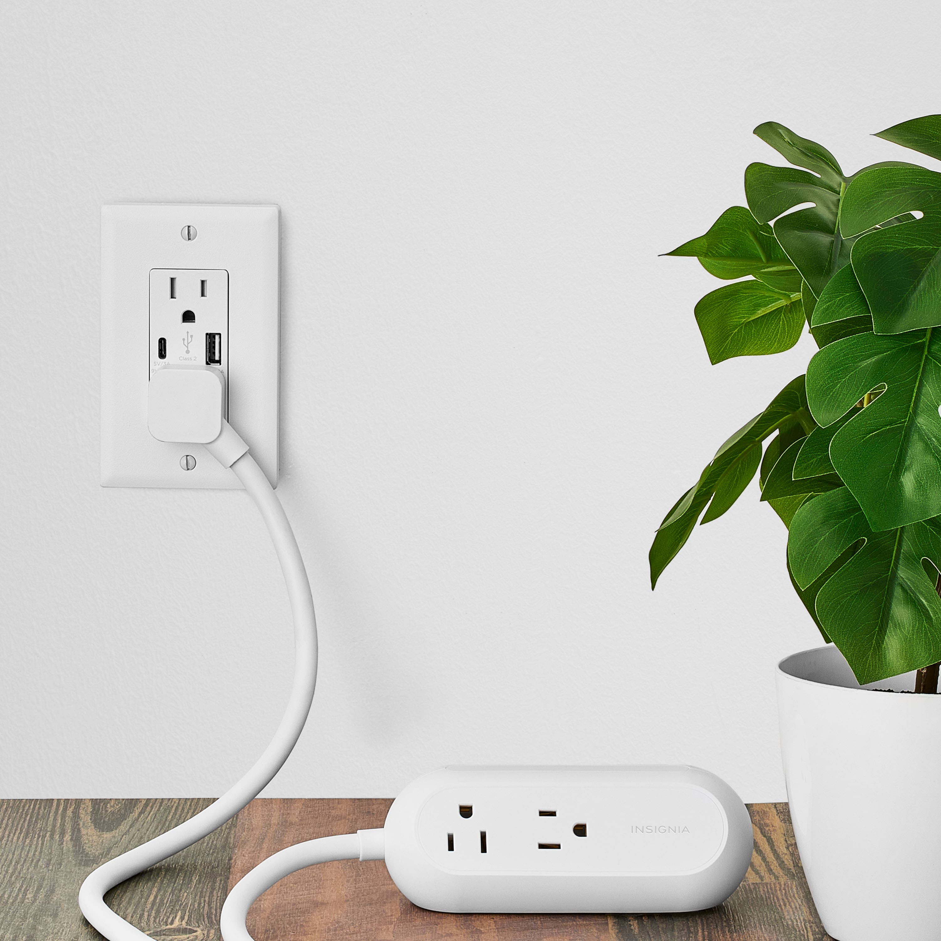 Alt View 19. Insignia™ - 6-in-1 70W Charging Station with 2 AC outlets, 3 USB-C and 1 USB ports for laptops, tablets, smartphones and more - White.