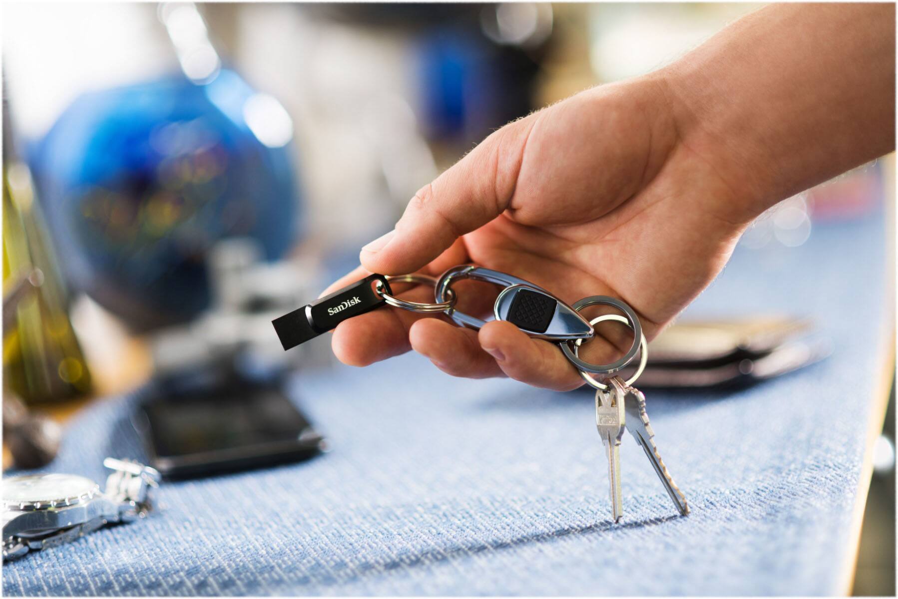 Alt View 22. SanDisk - Ultra Dual Drive Go 1TB USB Type-A/USB Type-C Flash Drive - Black.