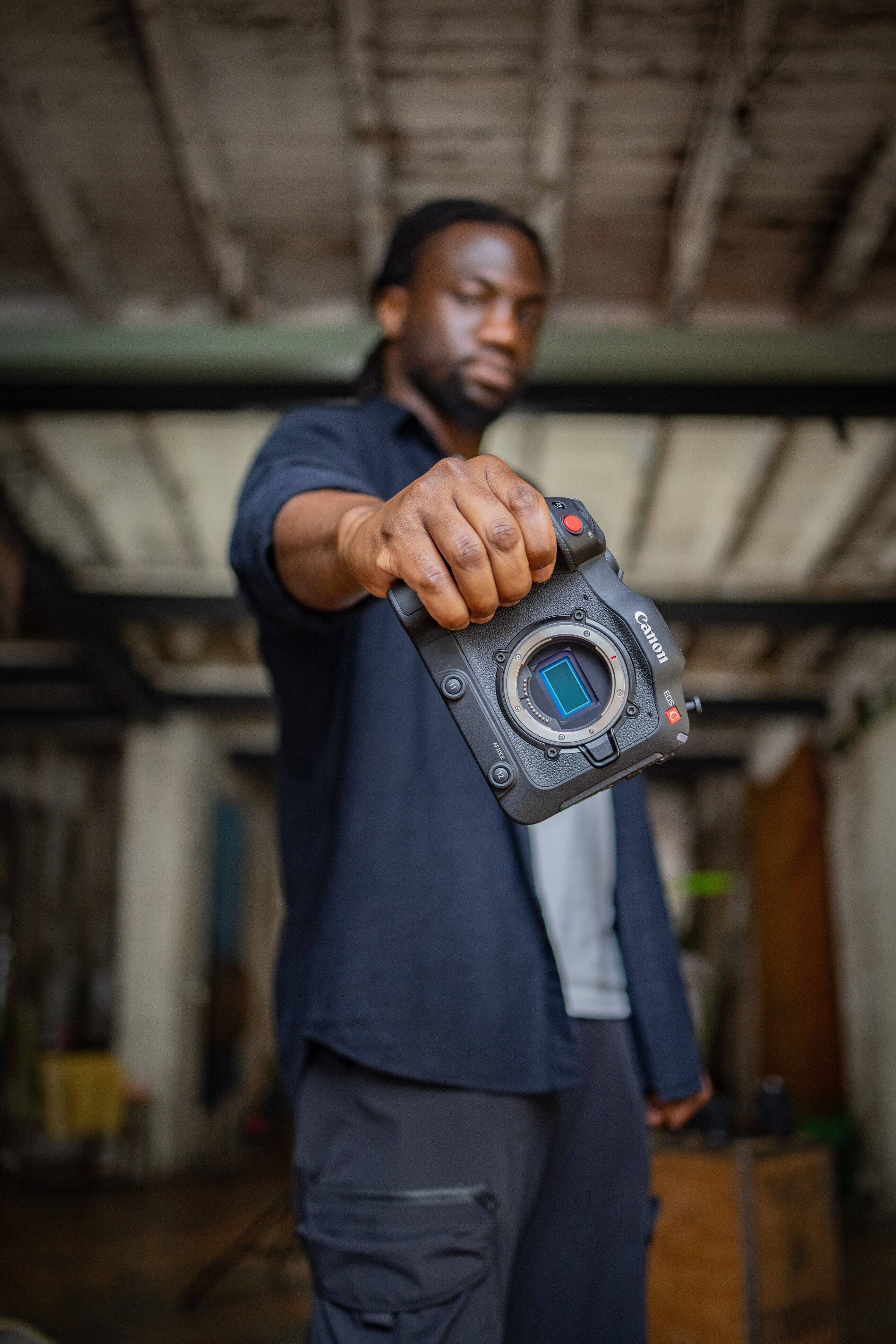 Alt View 30. Canon - EOS C70 4K Video Mirrorless Cinema Camera with RF 24-70 f/2.8 L IS USM Lens - Black.