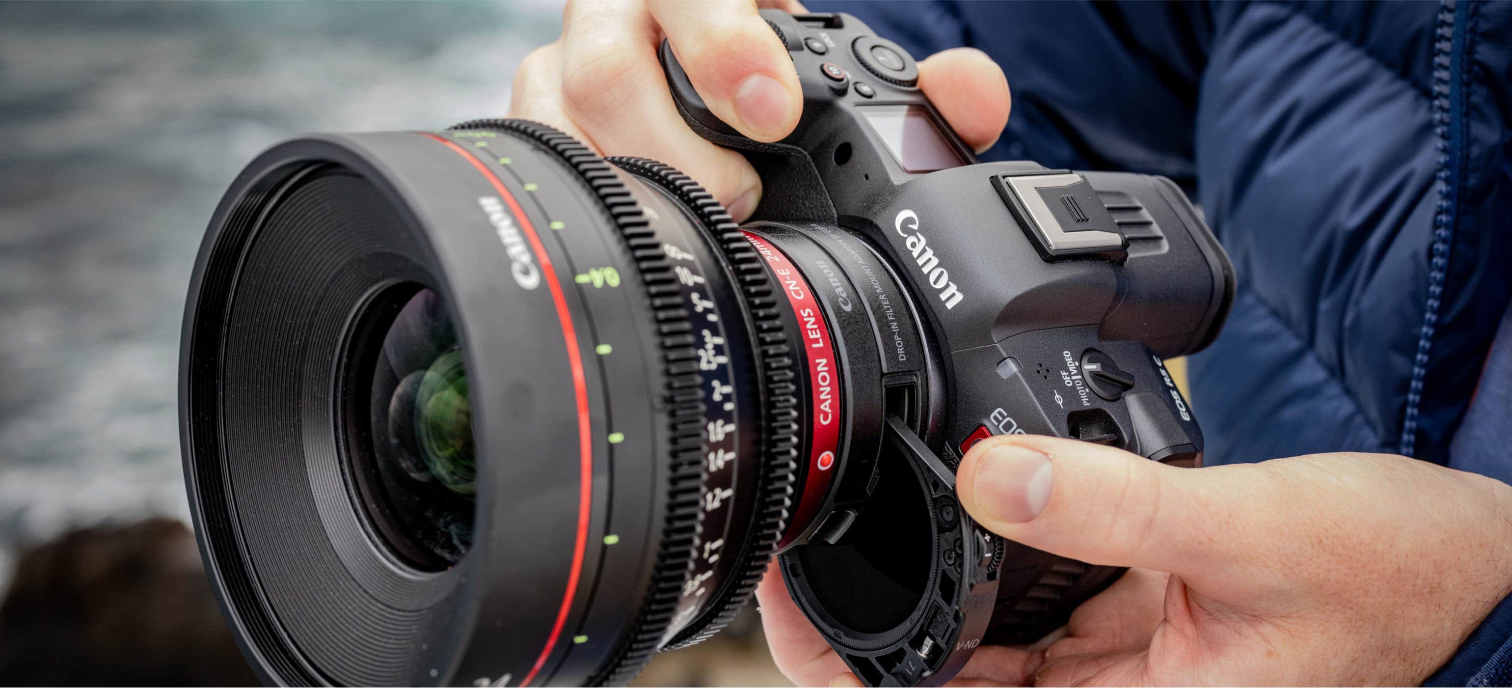 Alt View 27. Canon - EOS R5 C 8K Video Mirrorless Cinema Camera with RF 24-70 f/2.8 L IS USM Lens - Black.