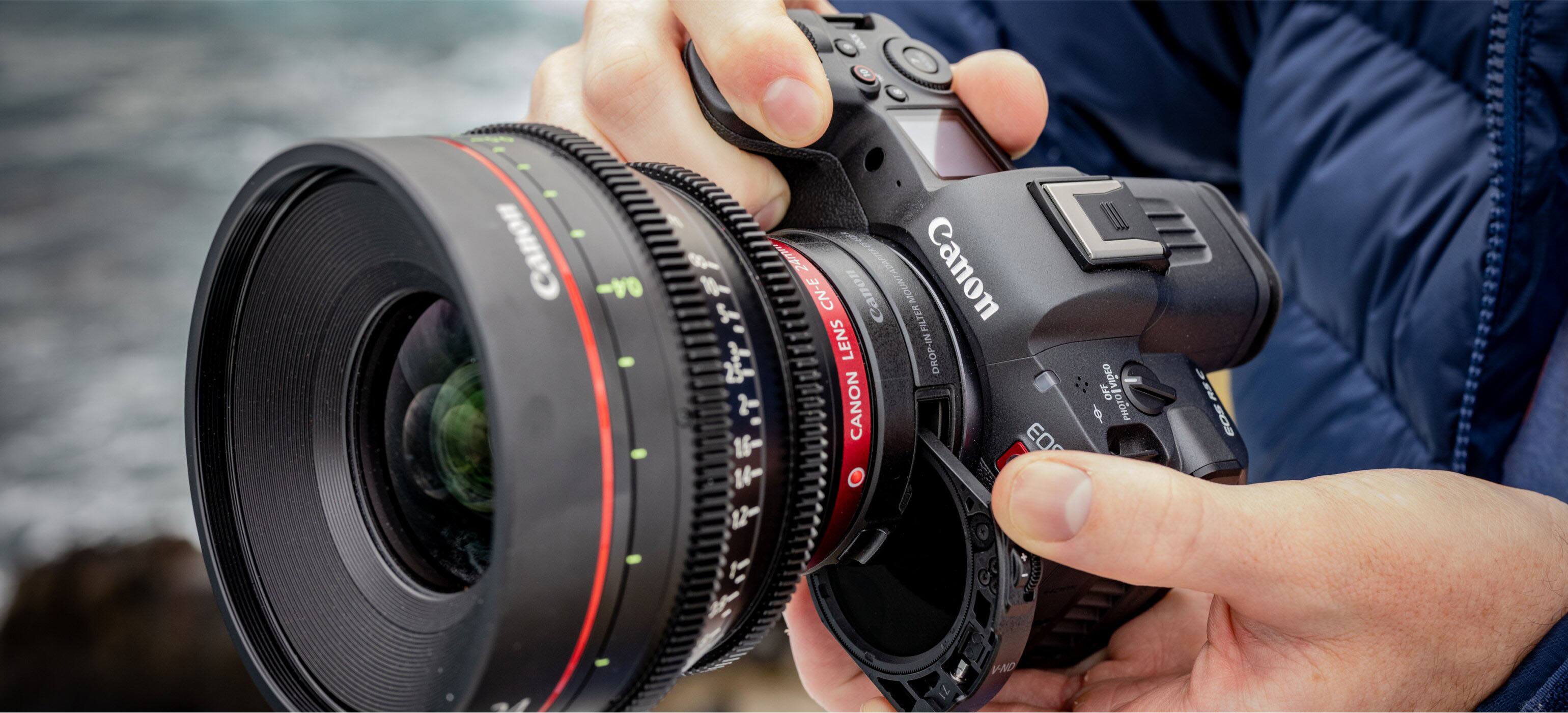 Alt View 27. Canon - EOS R5 C 8K Video Mirrorless Cinema Camera with RF 24-70 f/2.8 L IS USM Lens - Black.