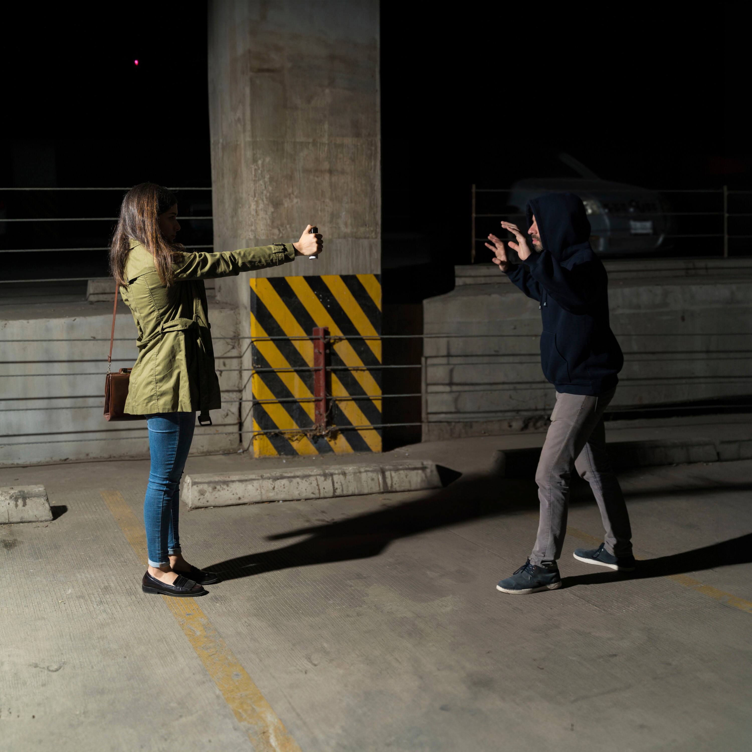 Alt View 11. Swann - ActiveResponse Personal Safety Alarm Keychain with 110dB Emergency Siren - Black.