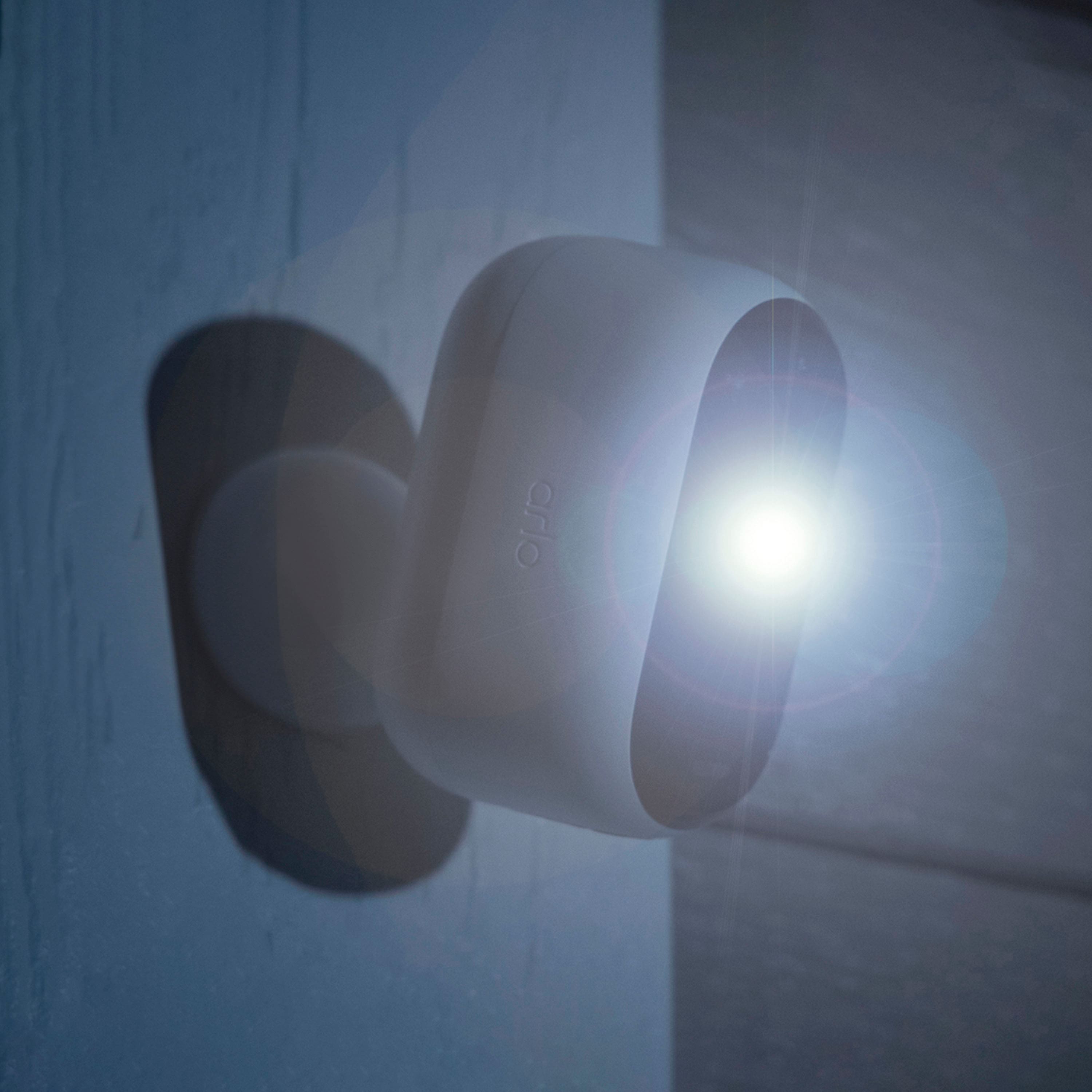 Rechargeable Battery: Easy DIY installation with wire-free setup and mount.