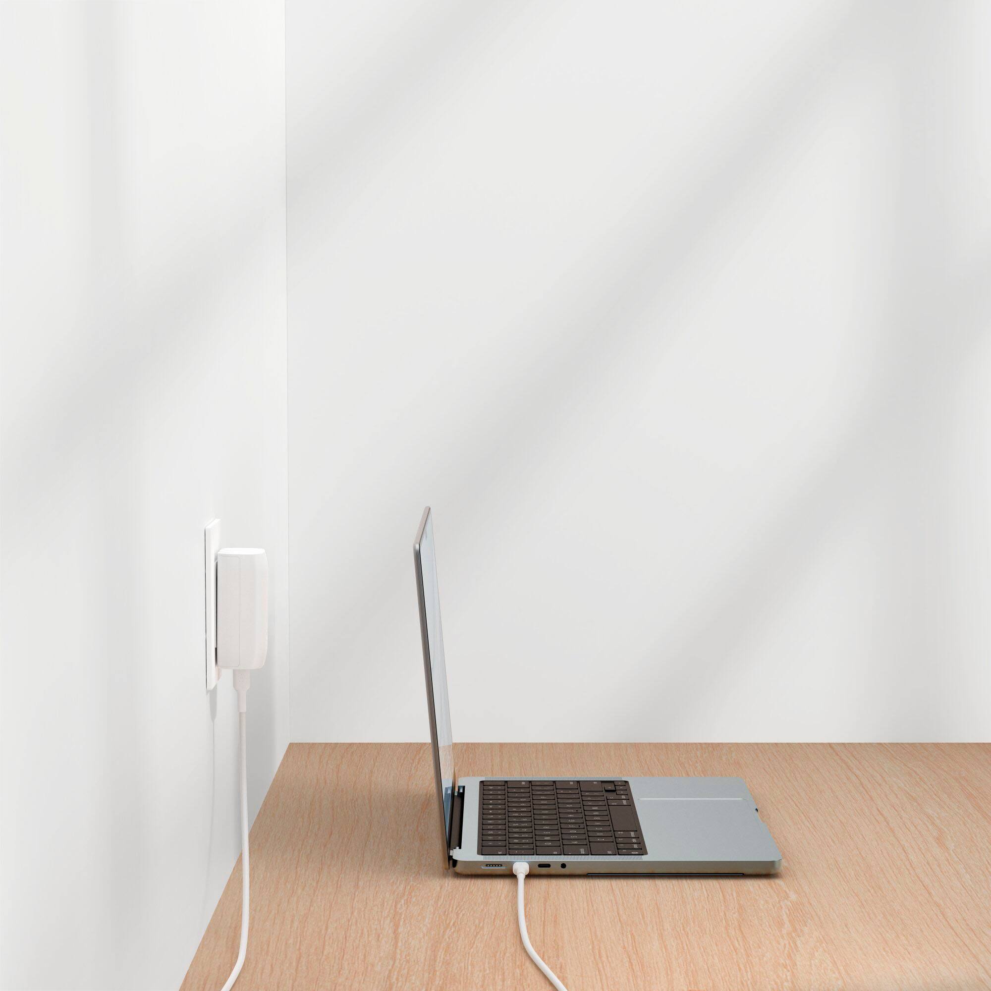 Alt View 12. Belkin - 3 Port USB-C® Wall Charger with PPS 67W - White.
