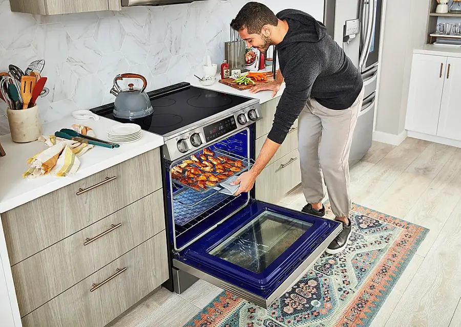 Alt View 31. LG - 6.3 Cu. Ft. Freestanding Electric Induction True Convection Range with EasyClean and Air Fry - PrintProof Stainless Steel.