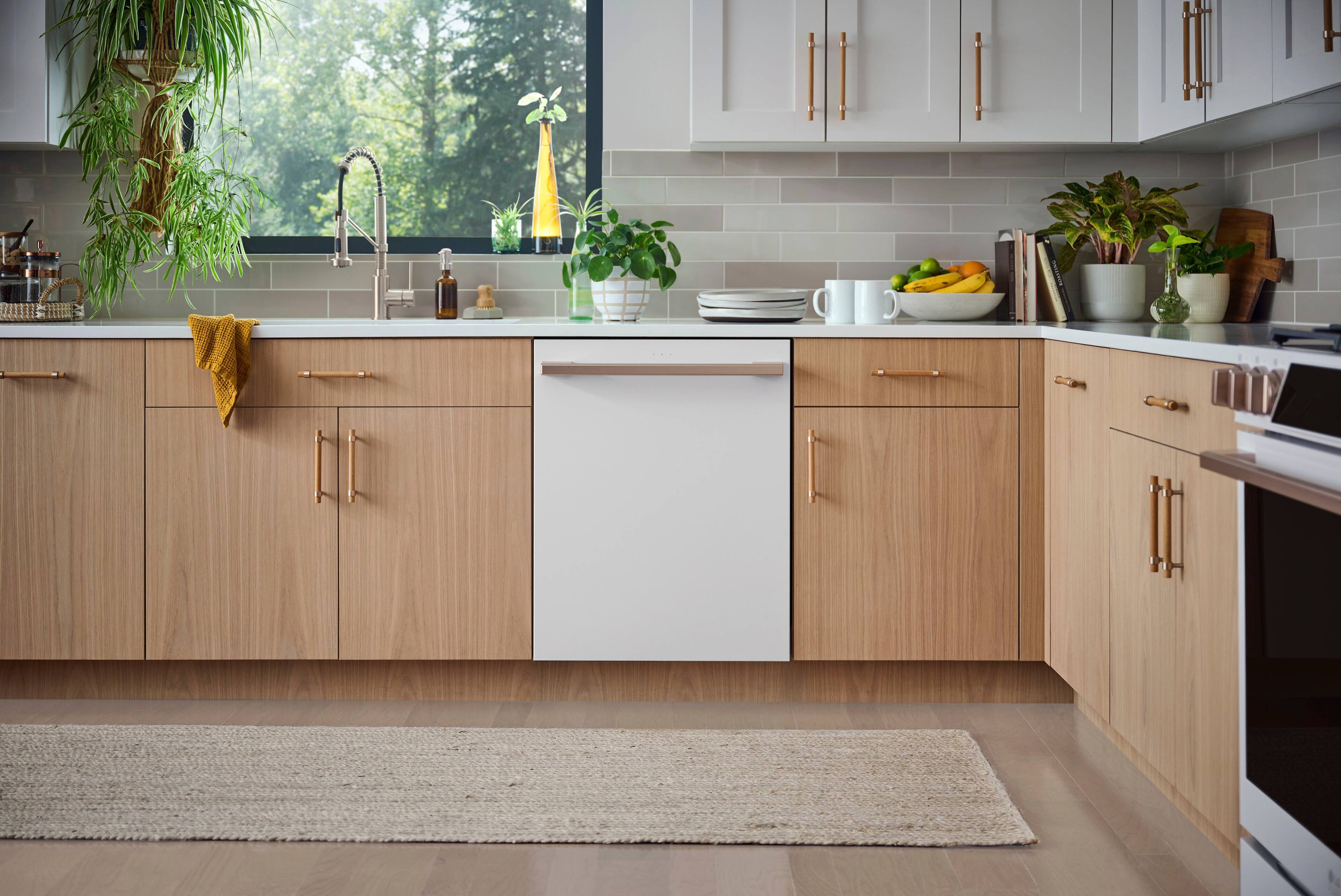 Alt View 16. LG - STUDIO 24" Top Control Smart Built-In Stainless Steel Tub Dishwasher with 3rd Rack, QuadWash Pro, and 40dBA - Essence White.