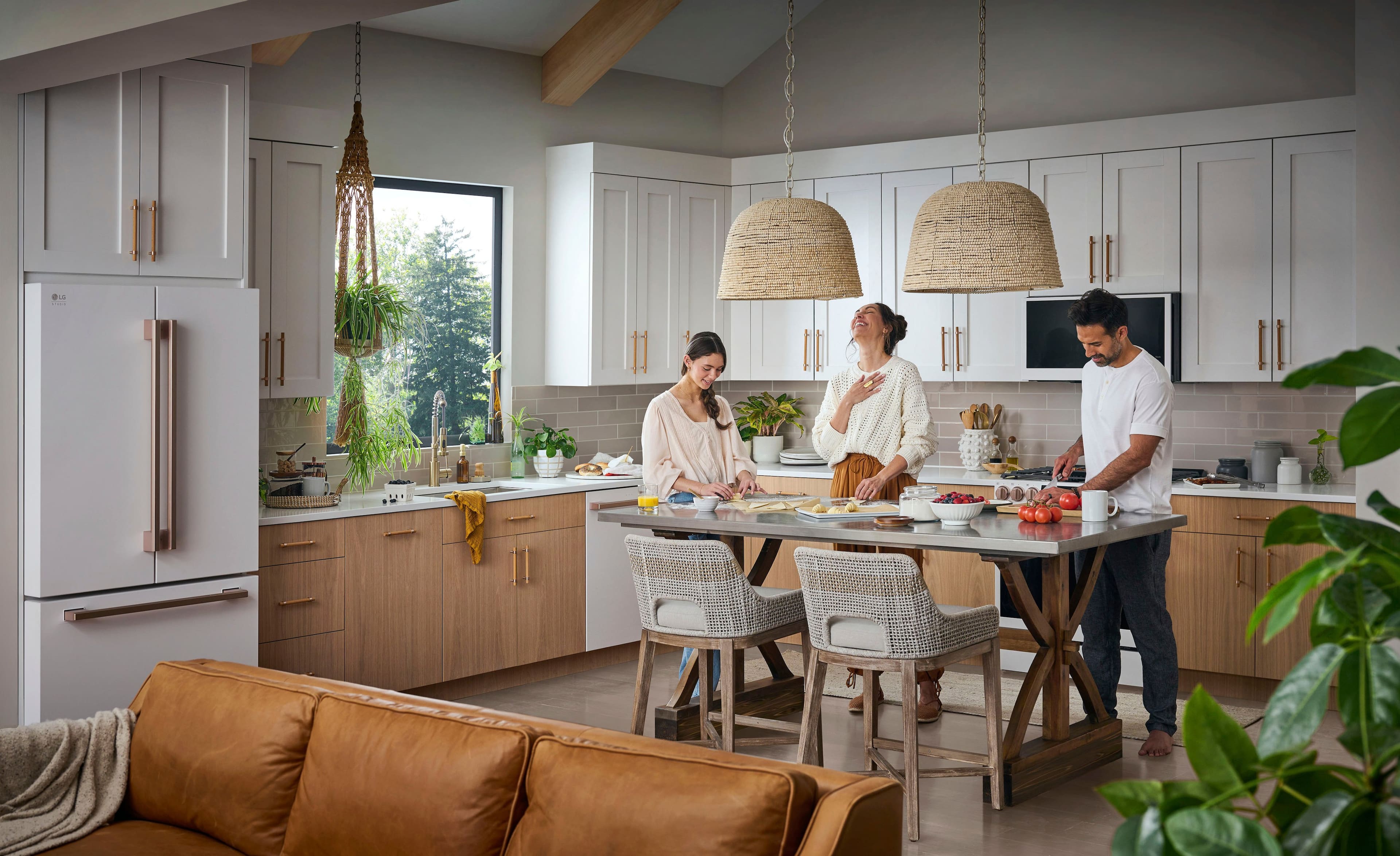 Alt View 25. LG - STUDIO 1.7 Cu. Ft. Convection Over-the-Range Microwave with Sensor Cooking and Air Fry - Essence White.