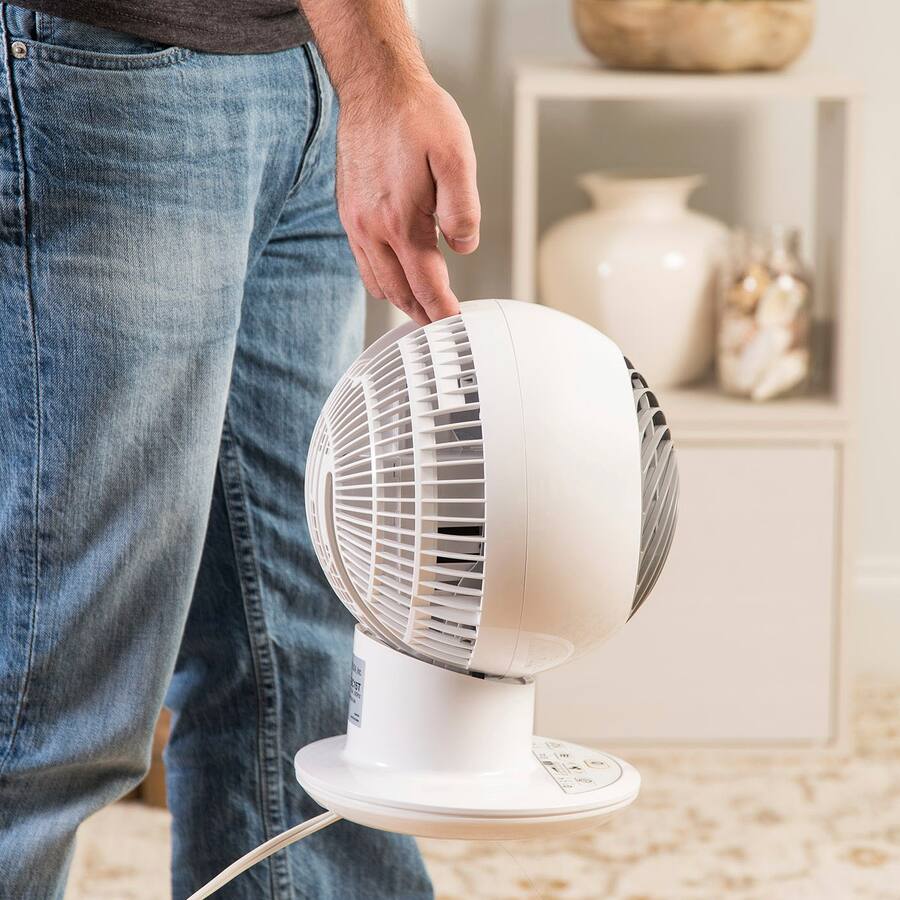 Oscillating Fan Compact WOOZOO Compact Globe Oscillating Fan w/ Remote 5 Speed White PCF-SC15T ...