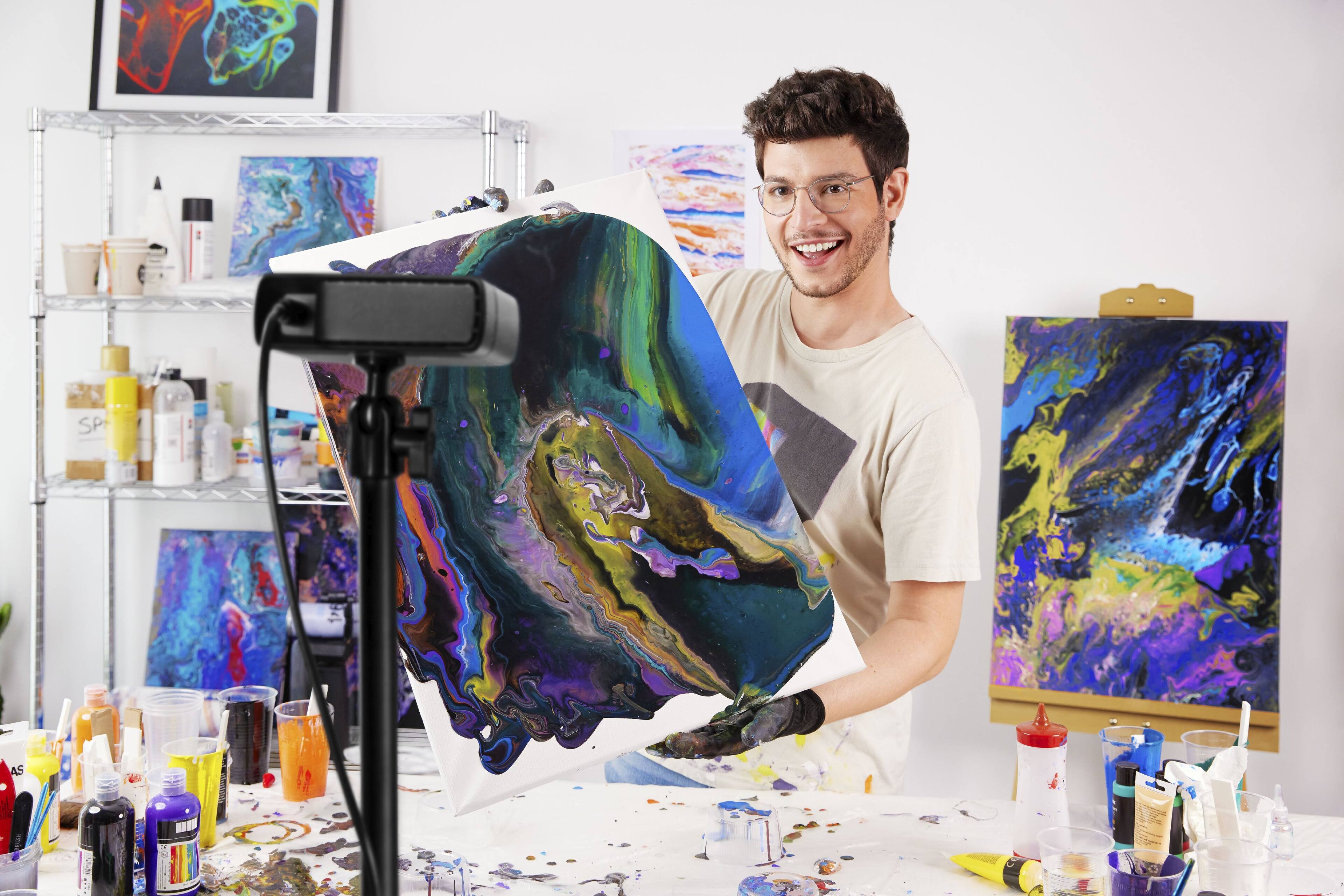 Alt View 20. Elgato - Facecam Pro, True 4K60 Ultra HD Webcam SONY Starvis Sensor for Video Conferencing, Gaming and Streaming - Black.