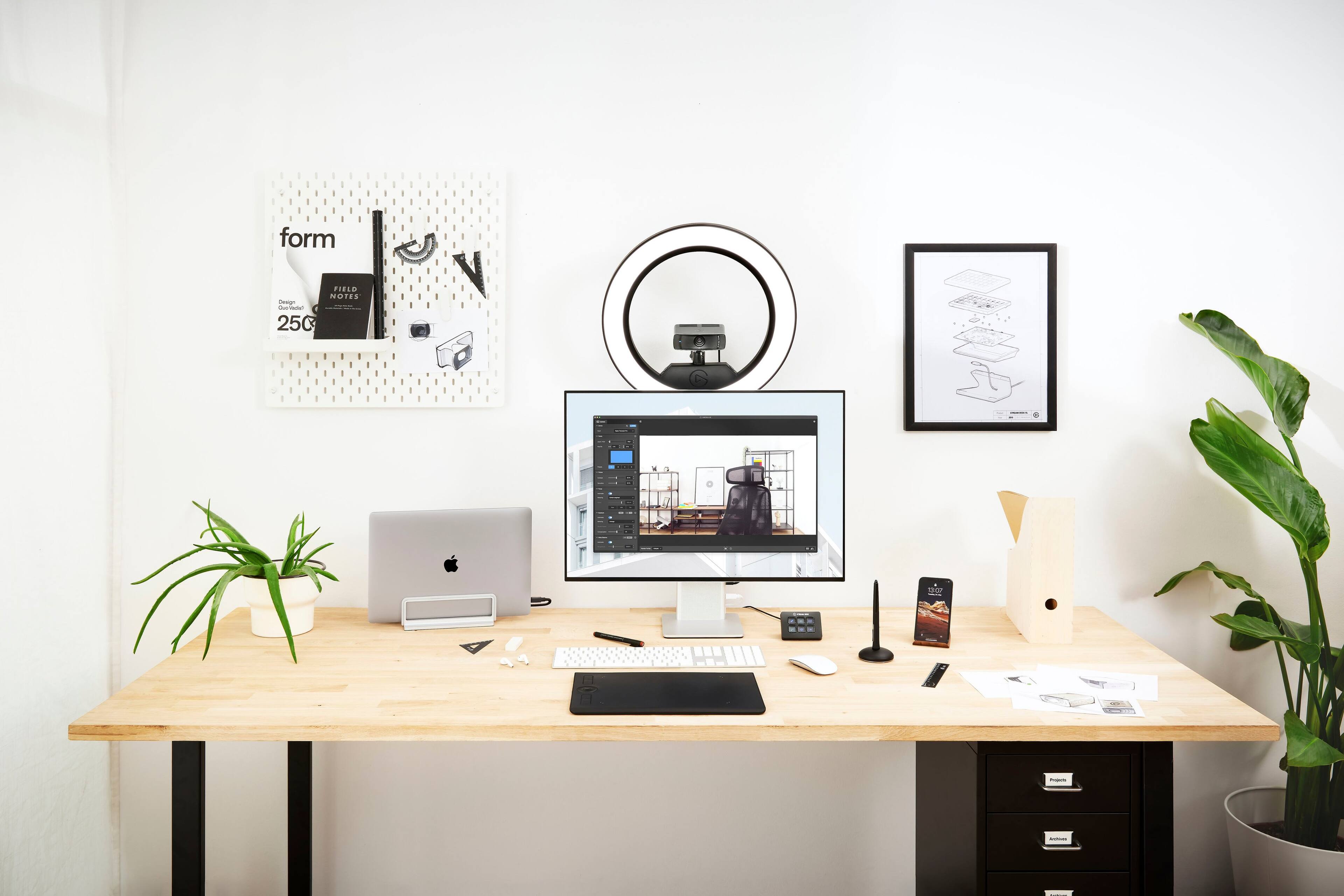 Alt View 22. Elgato - Facecam Pro, True 4K60 Ultra HD Webcam SONY Starvis Sensor for Video Conferencing, Gaming and Streaming - Black.