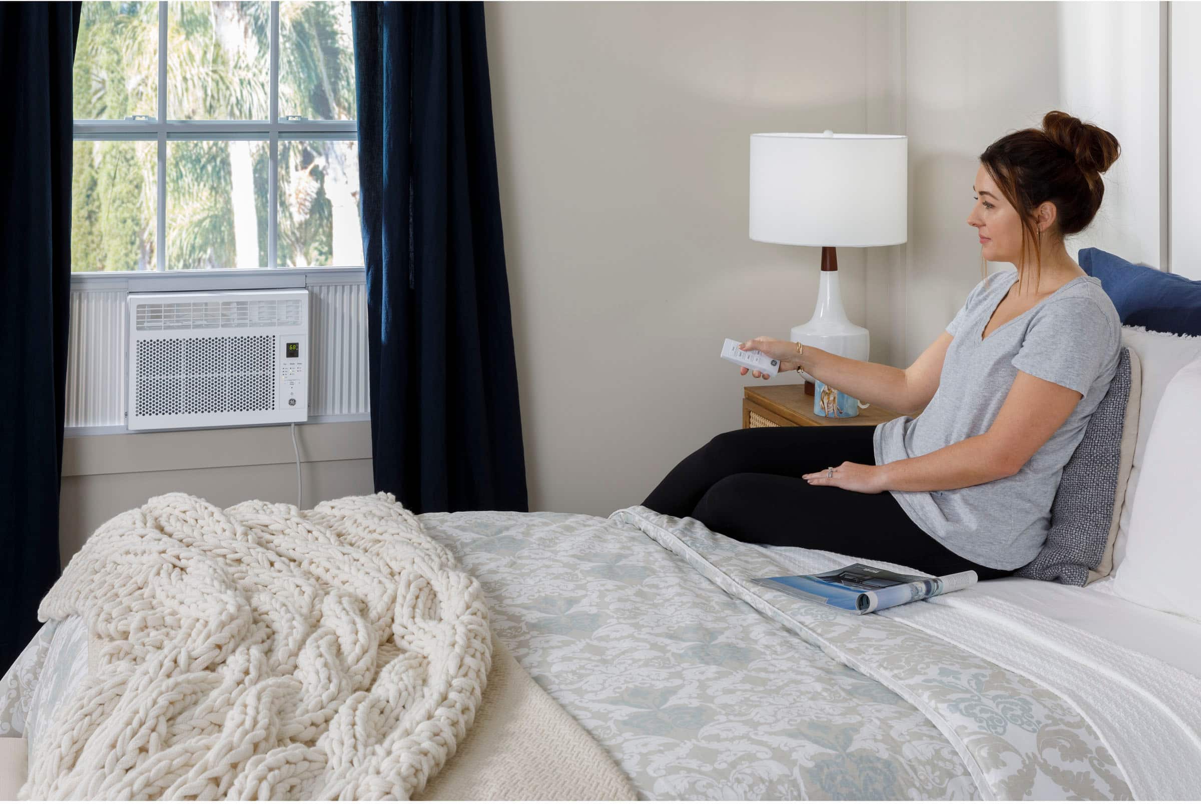 Left. GE - 250 Sq. Ft. 6000 BTU Window Air Conditioner - White.