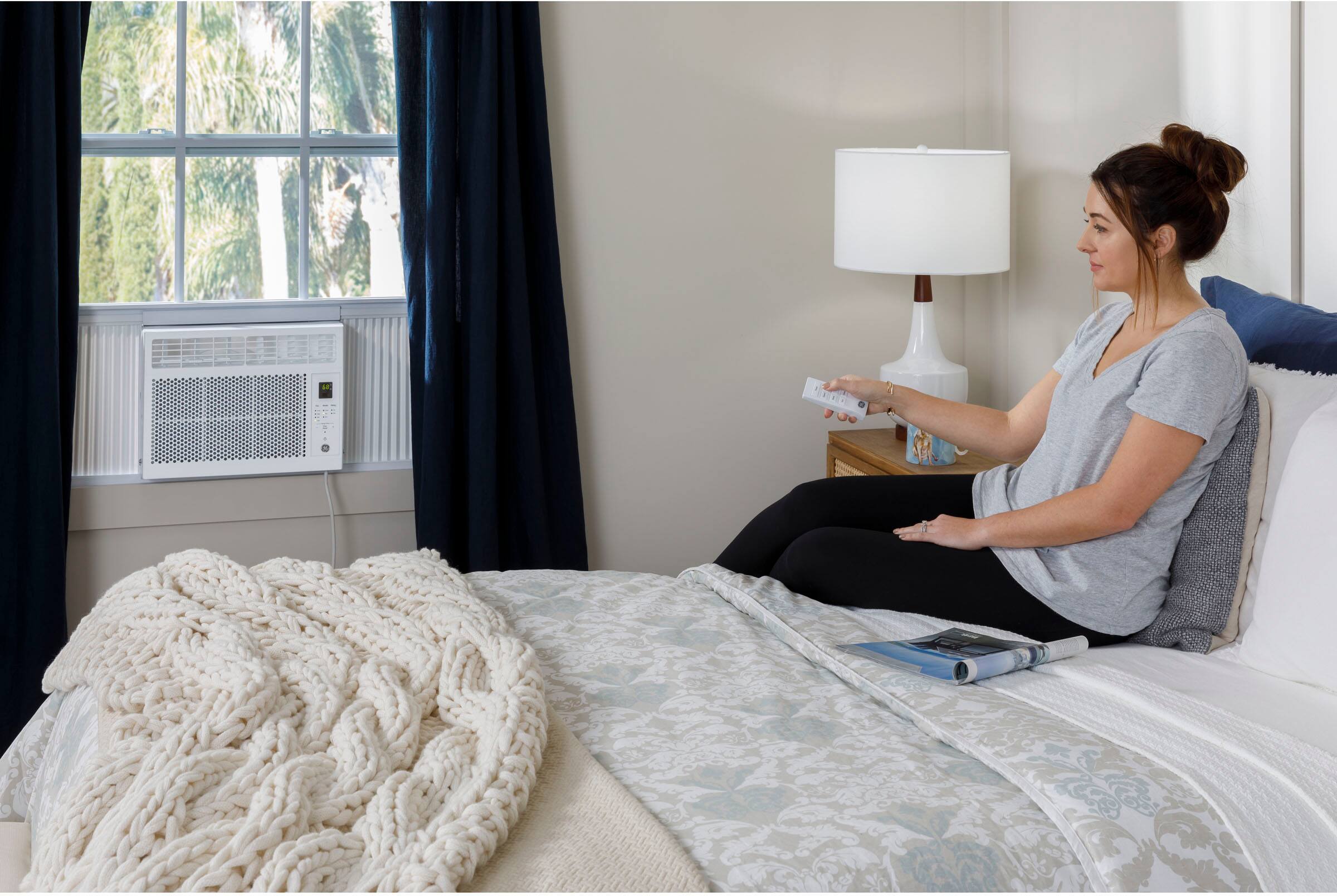 Left. GE - 250 Sq. Ft. 6000 BTU Window Air Conditioner - White.